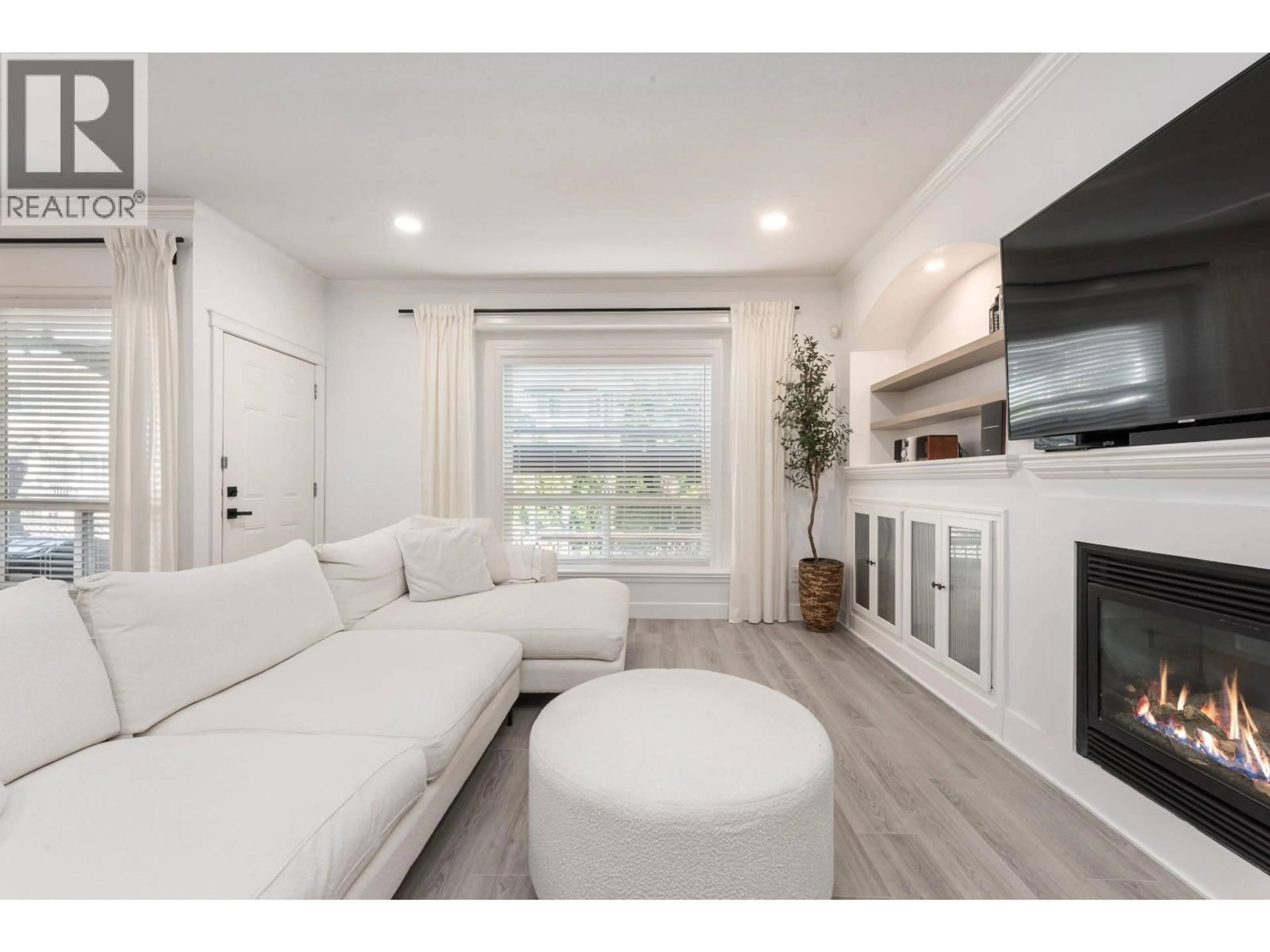 Living room with furniture, wood/laminate floor for 22131 SHARPE AVENUE, Richmond British Columbia V6V3C5