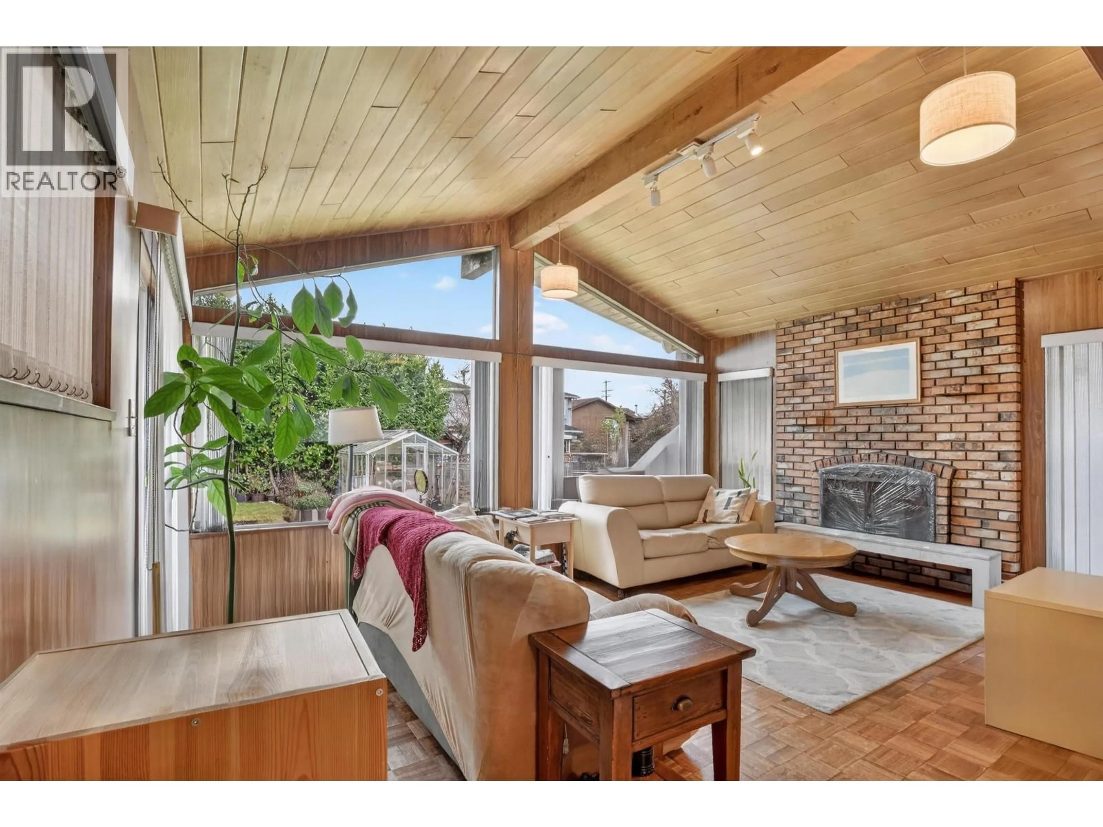 Living room with furniture, wood/laminate floor for 7290 11TH AVENUE, Burnaby British Columbia V3N2M8