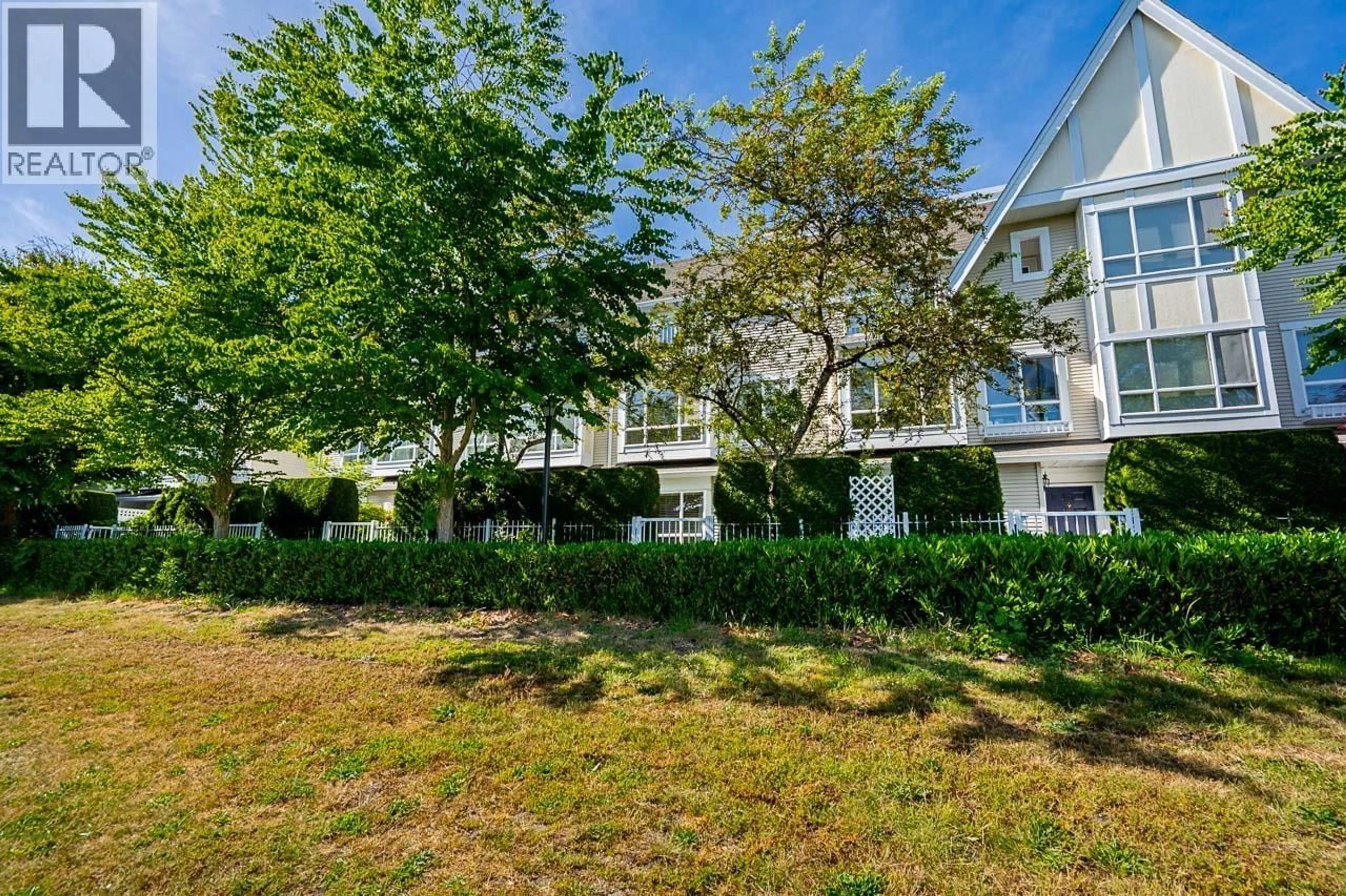 Patio, unknown for 109 - 6588 SOUTHOAKS CRESCENT, Burnaby British Columbia V5E4K1