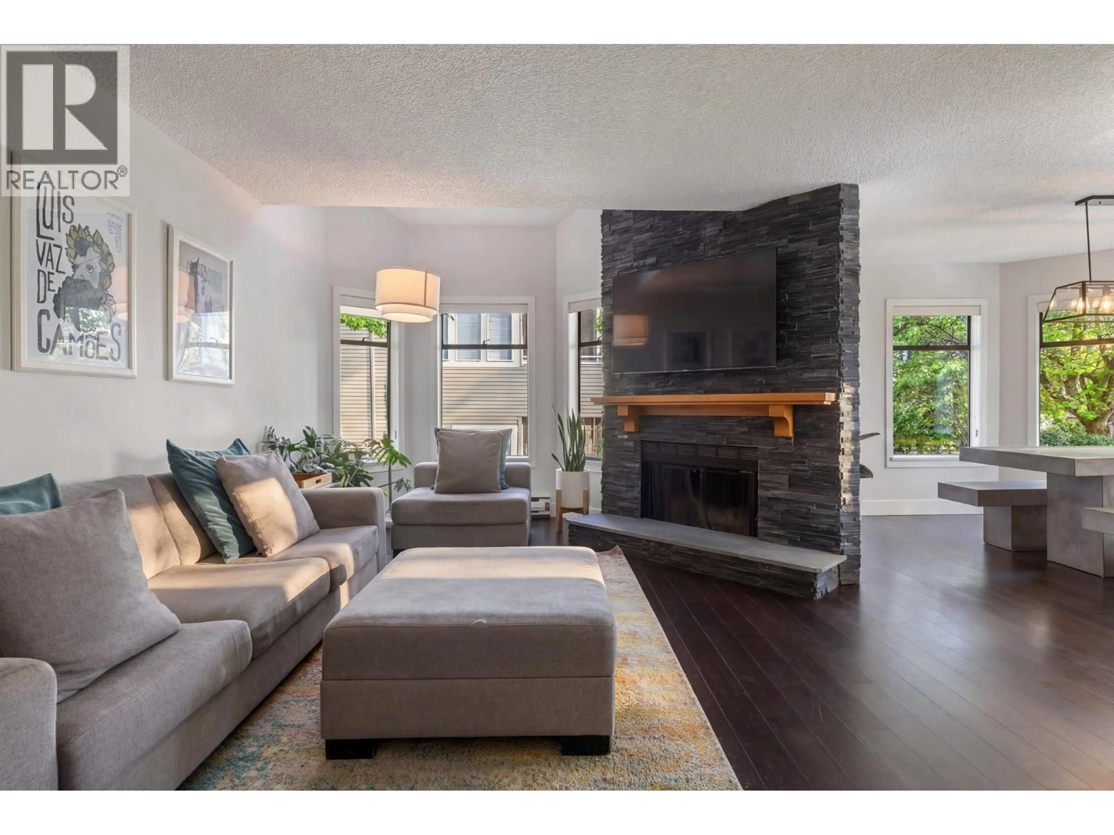 Living room with furniture, wood/laminate floor for 2427 6TH AVENUE, Vancouver British Columbia V6K1W2
