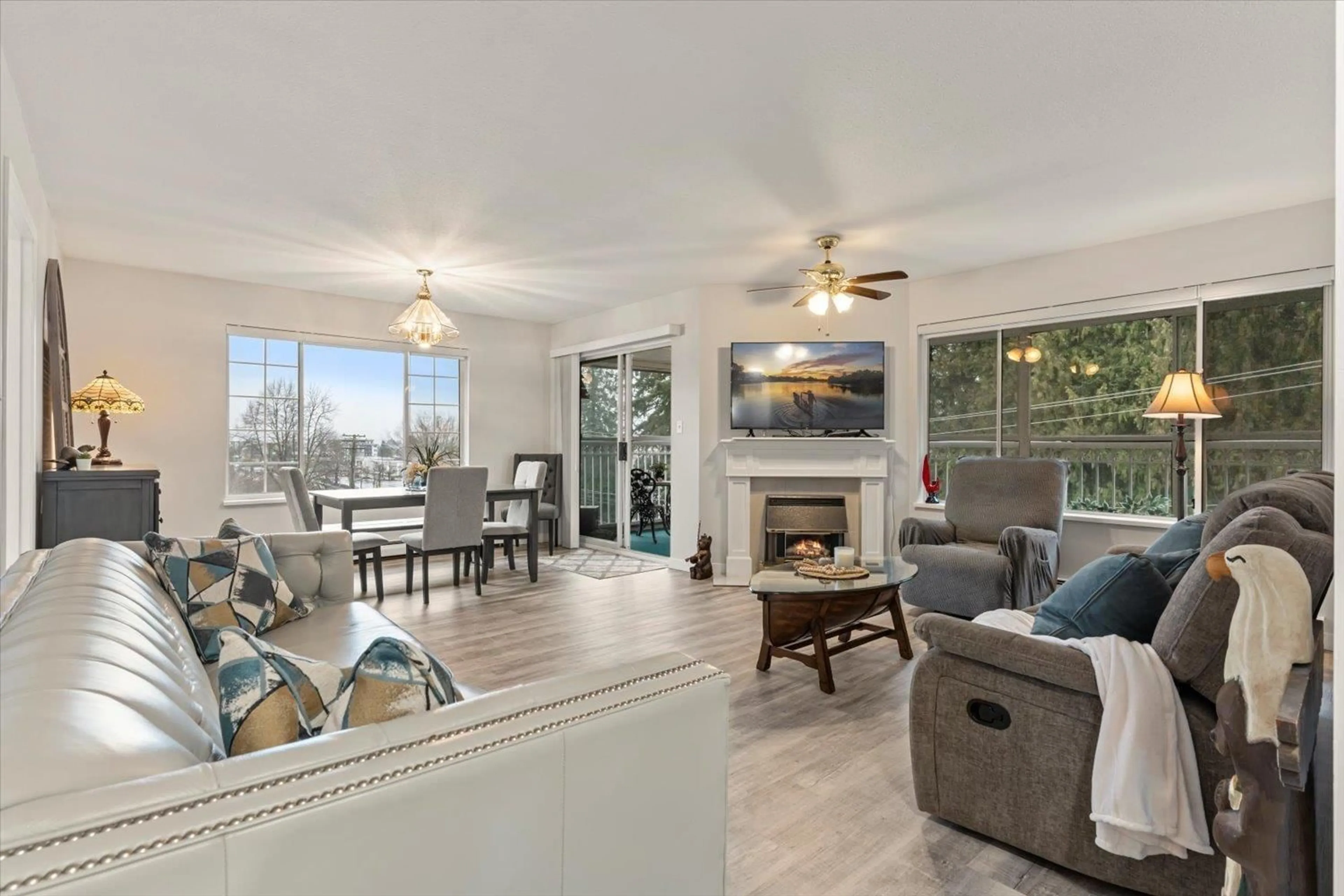 Living room with furniture, unknown for 307 - 2491 GLADWIN ROAD, Abbotsford British Columbia V2T3N8