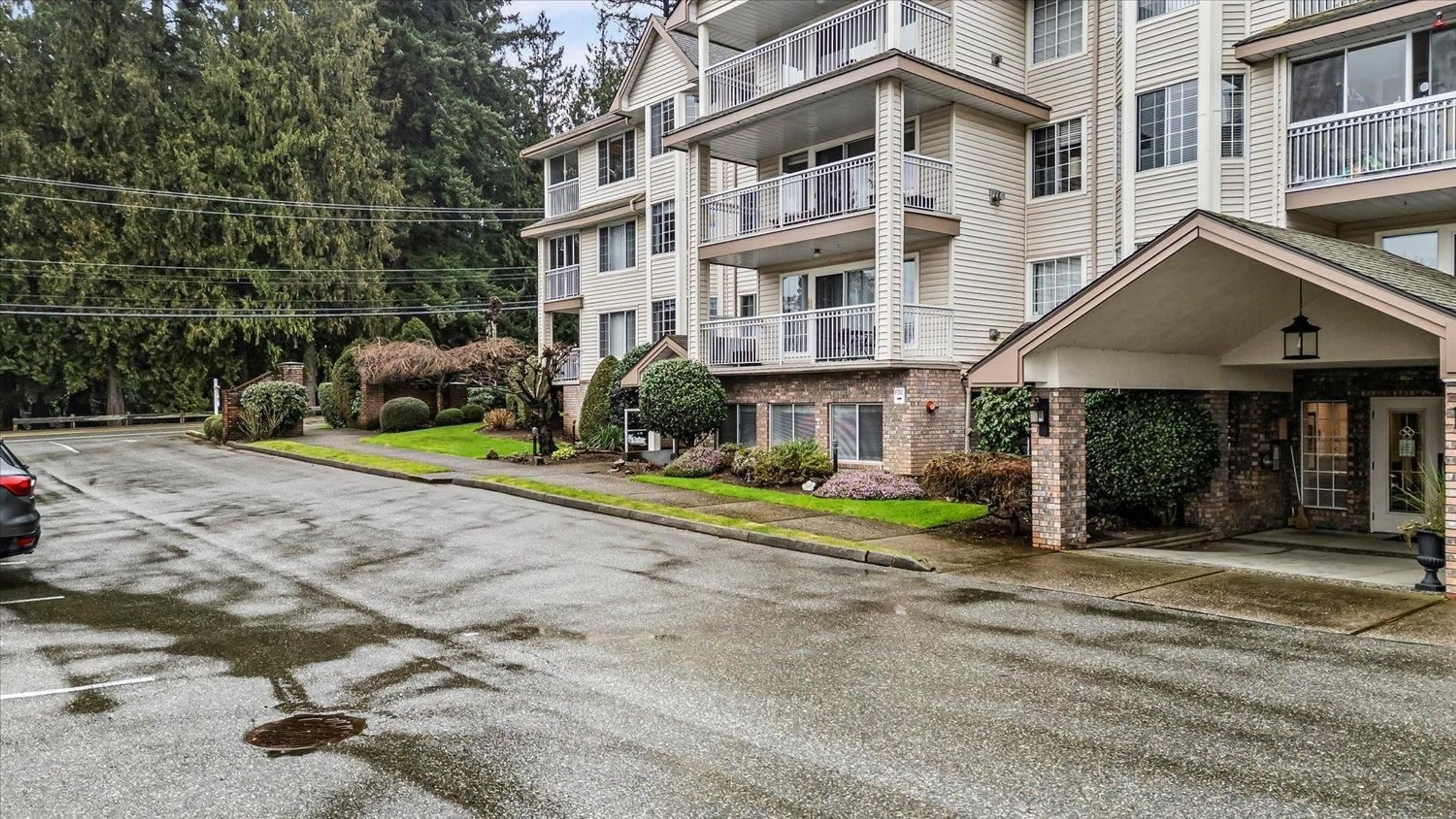 Patio, unknown for 307 - 2491 GLADWIN ROAD, Abbotsford British Columbia V2T3N8