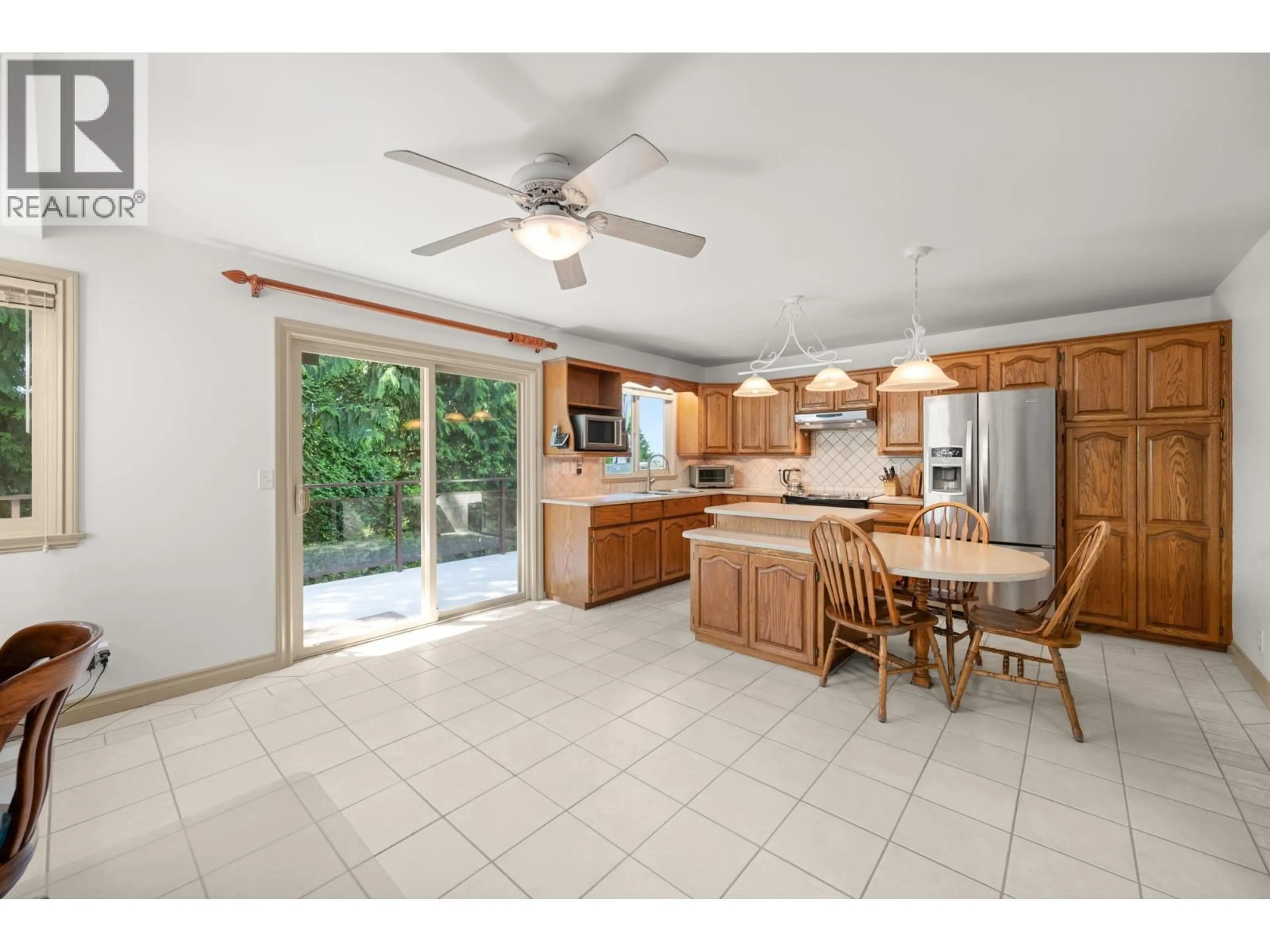 Open concept kitchen, ceramic/tile floor for 2568 TRILLIUM PLACE, Coquitlam British Columbia V3E2G3