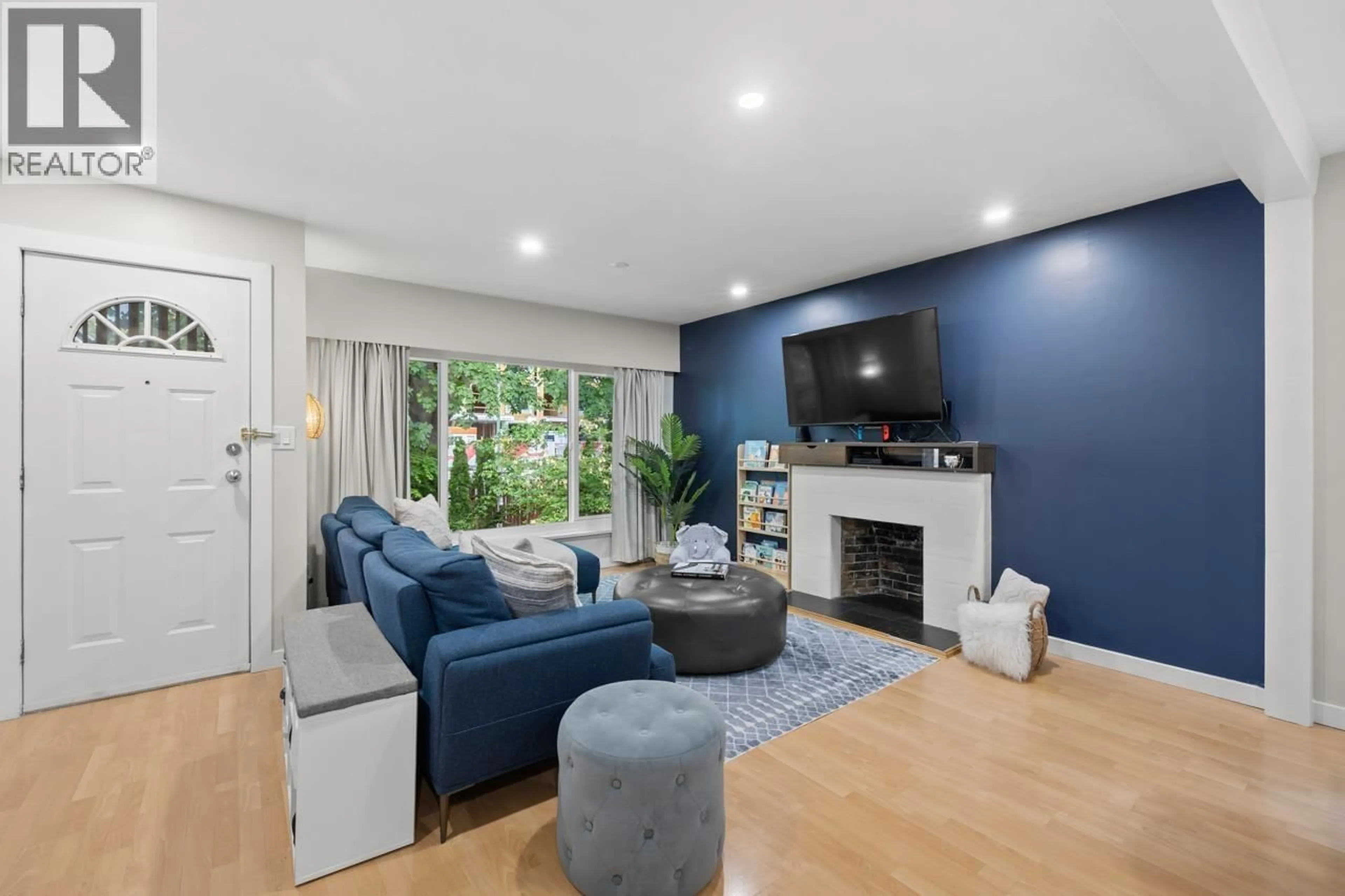 Living room with furniture, unknown for 2036 BROADWAY, Vancouver British Columbia V5N1W7