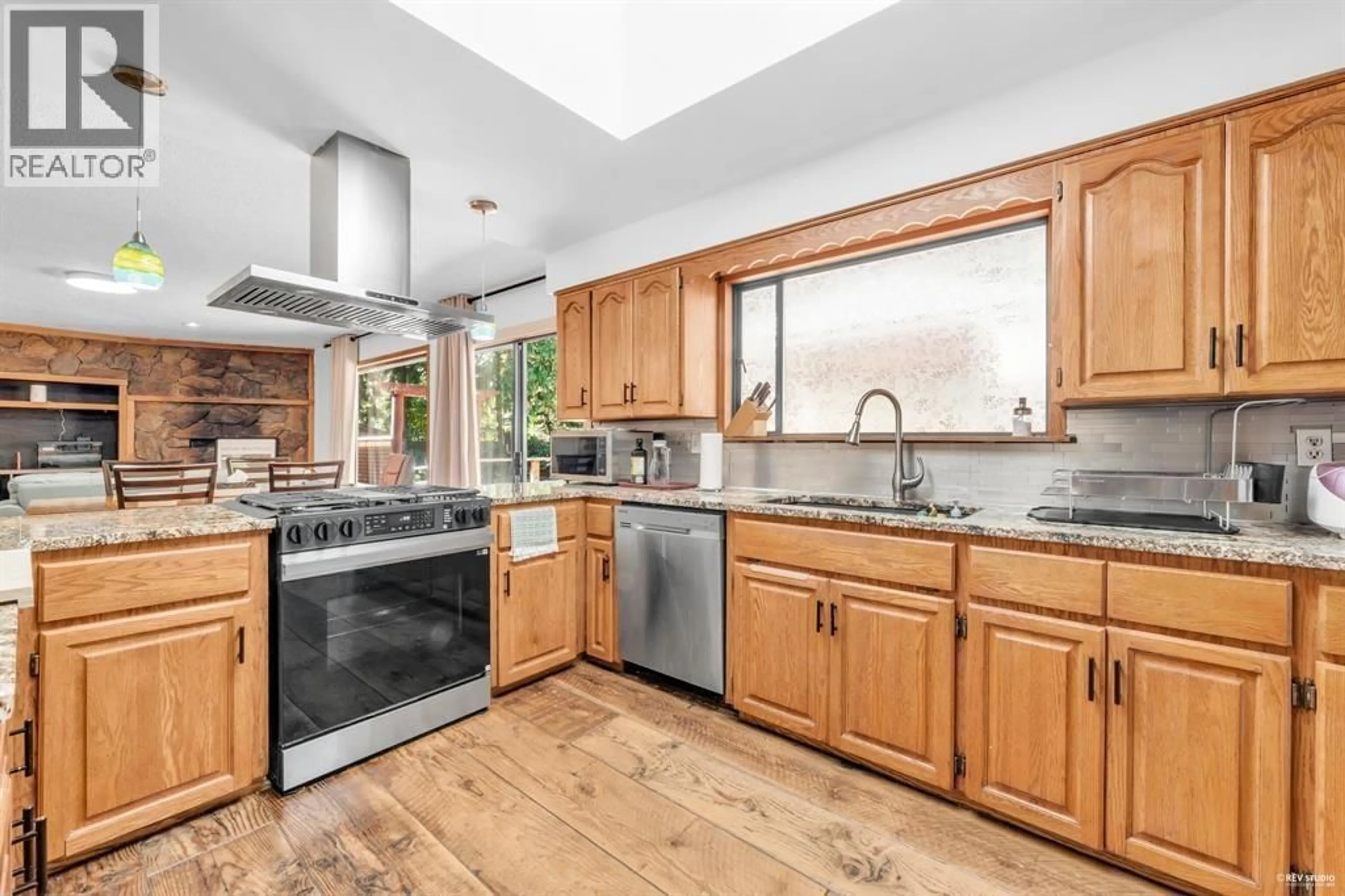 Open concept kitchen, unknown for 12643 GARIBALDI STREET, Maple Ridge British Columbia V2W1N5