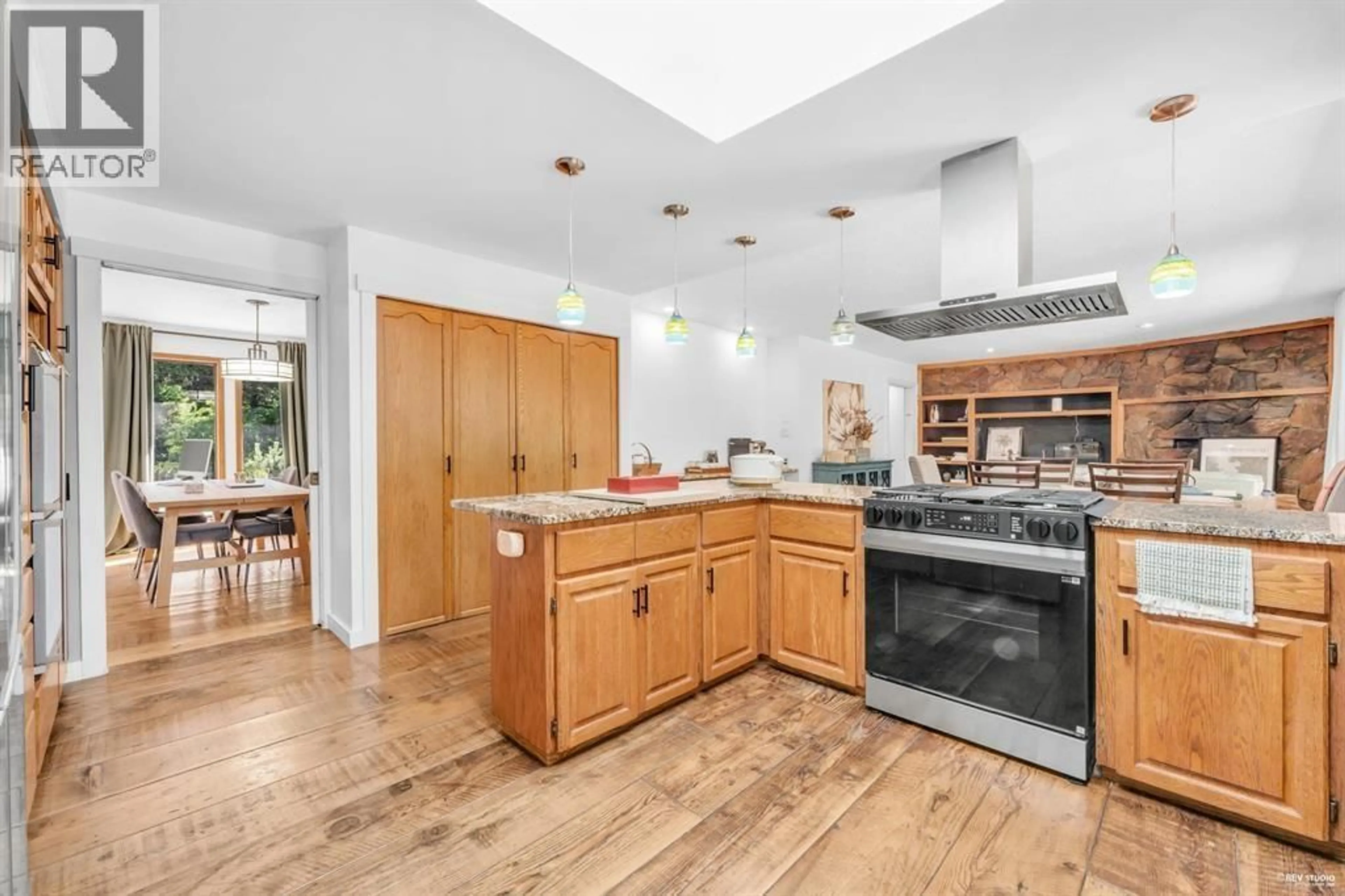 Open concept kitchen, ceramic/tile floor for 12643 GARIBALDI STREET, Maple Ridge British Columbia V2W1N5