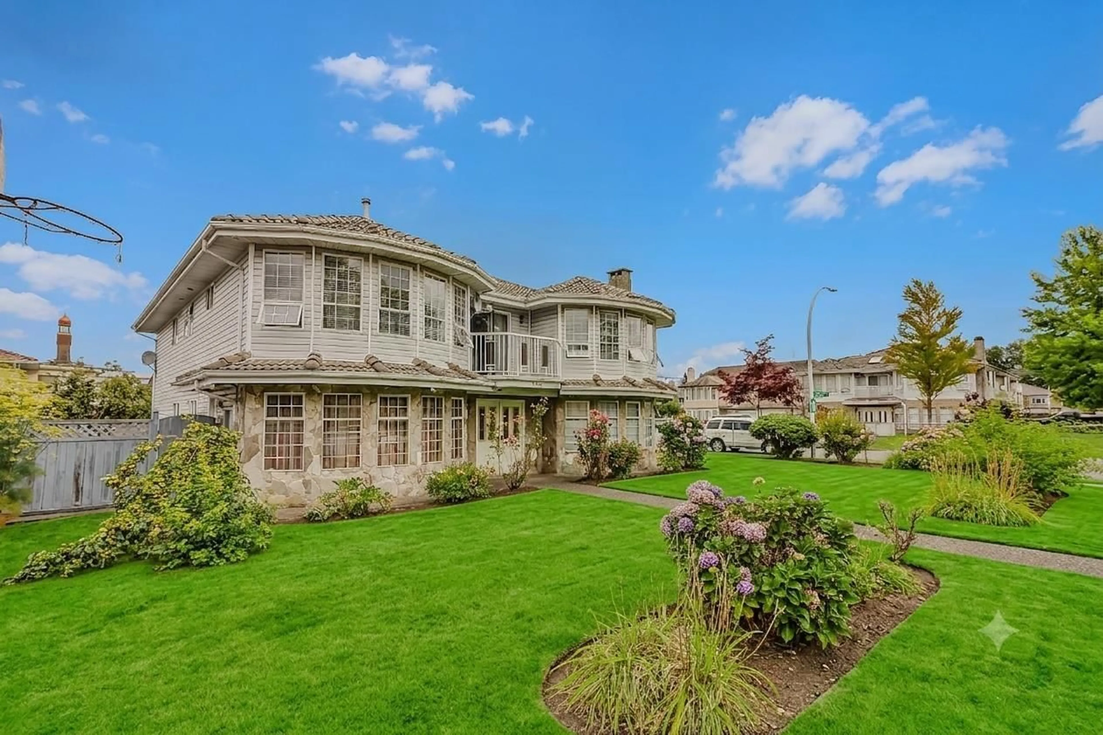 A pic from outside/outdoor area/front of a property/back of a property/a pic from drone, building for 12441 71A AVENUE, Surrey British Columbia V3W0P7