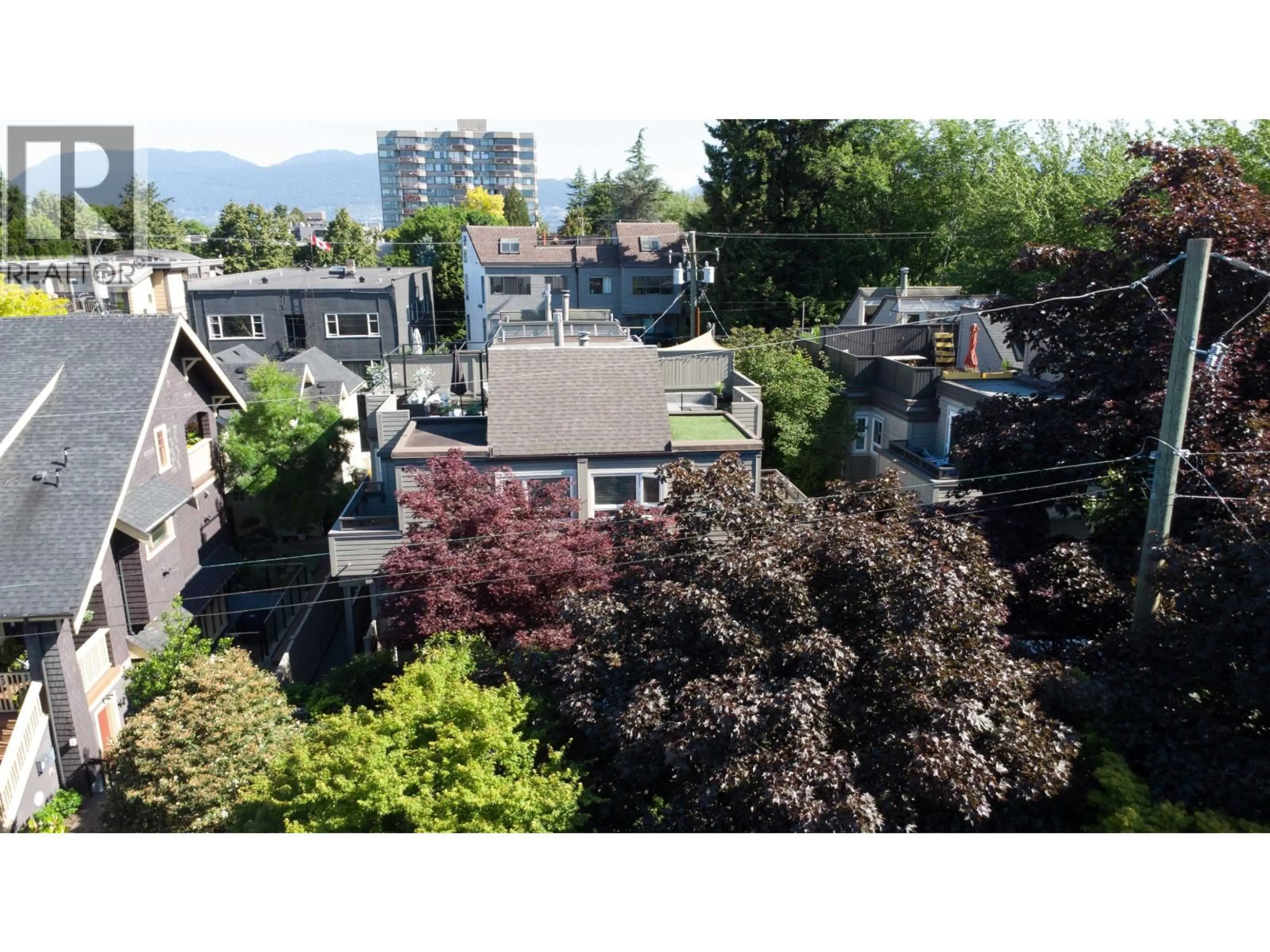 A pic from outside/outdoor area/front of a property/back of a property/a pic from drone, city buildings view from balcony for 2413 5TH AVENUE, Vancouver British Columbia V6K1S7