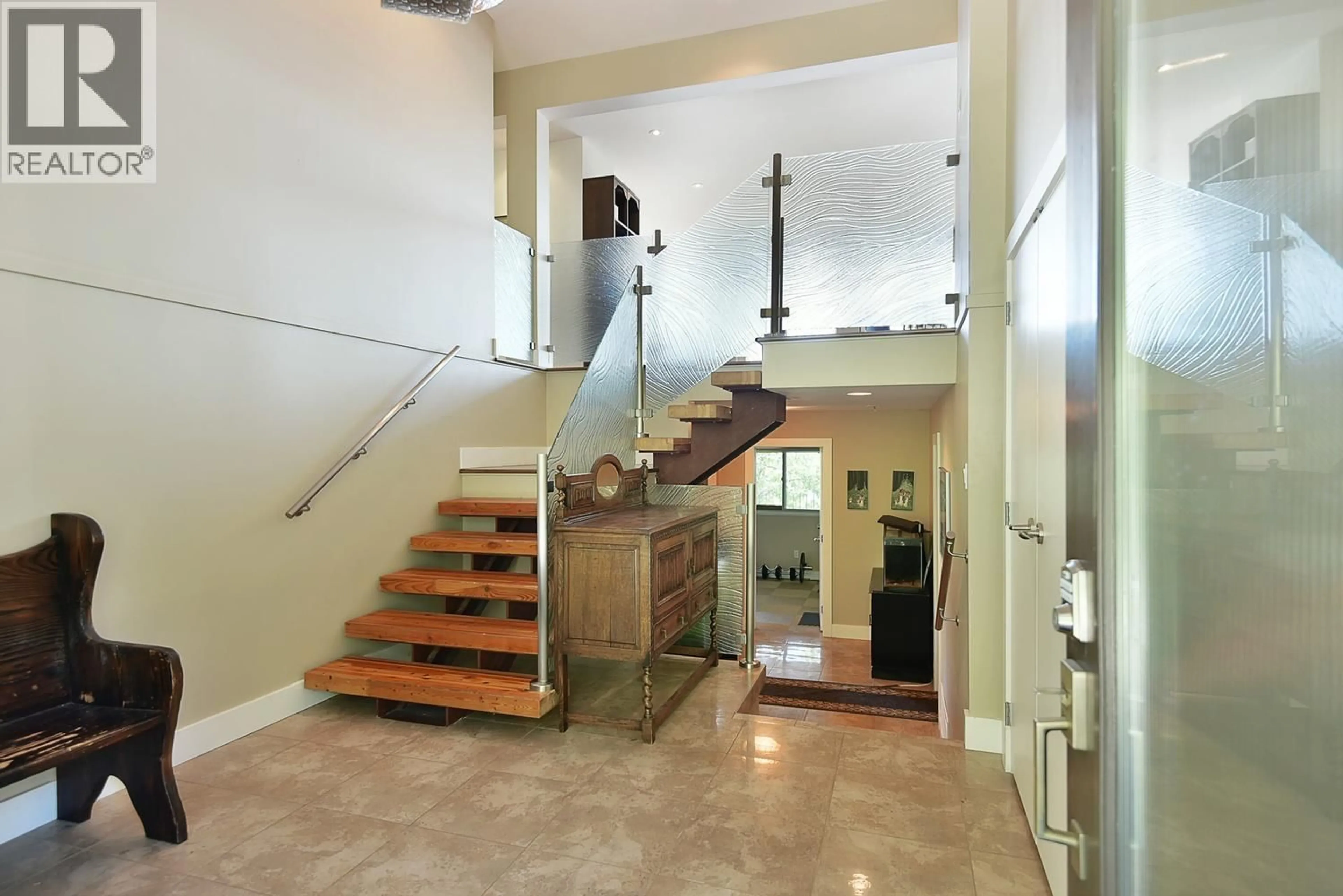 Indoor foyer for 12753 GULFVIEW ROAD, Madeira Park British Columbia V0N2H0