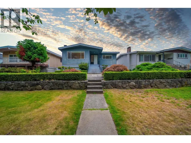 3063 ROSEMONT DRIVE, Vancouver 2