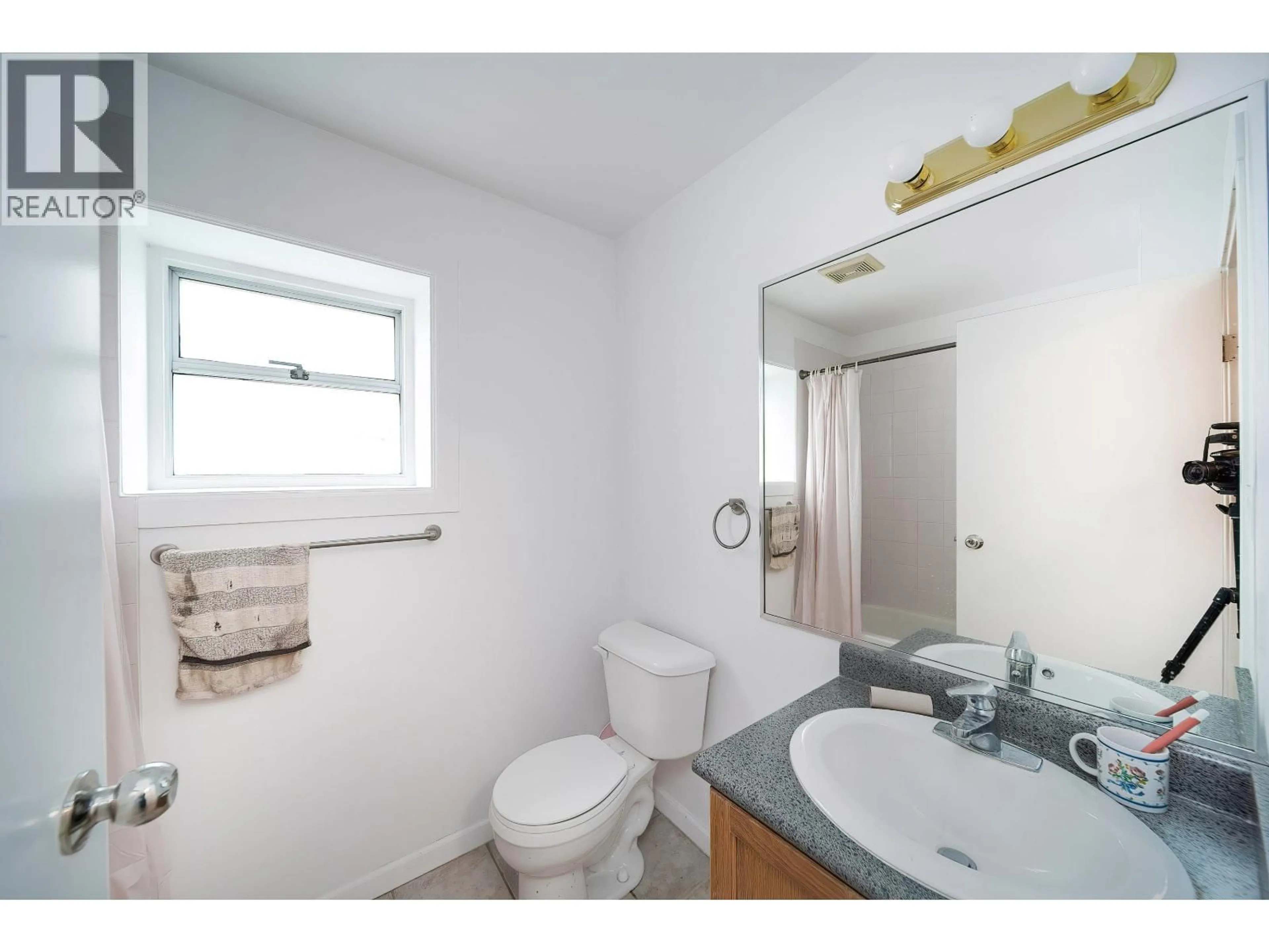 Standard bathroom, unknown for 3063 ROSEMONT DRIVE, Vancouver British Columbia V5S2C8