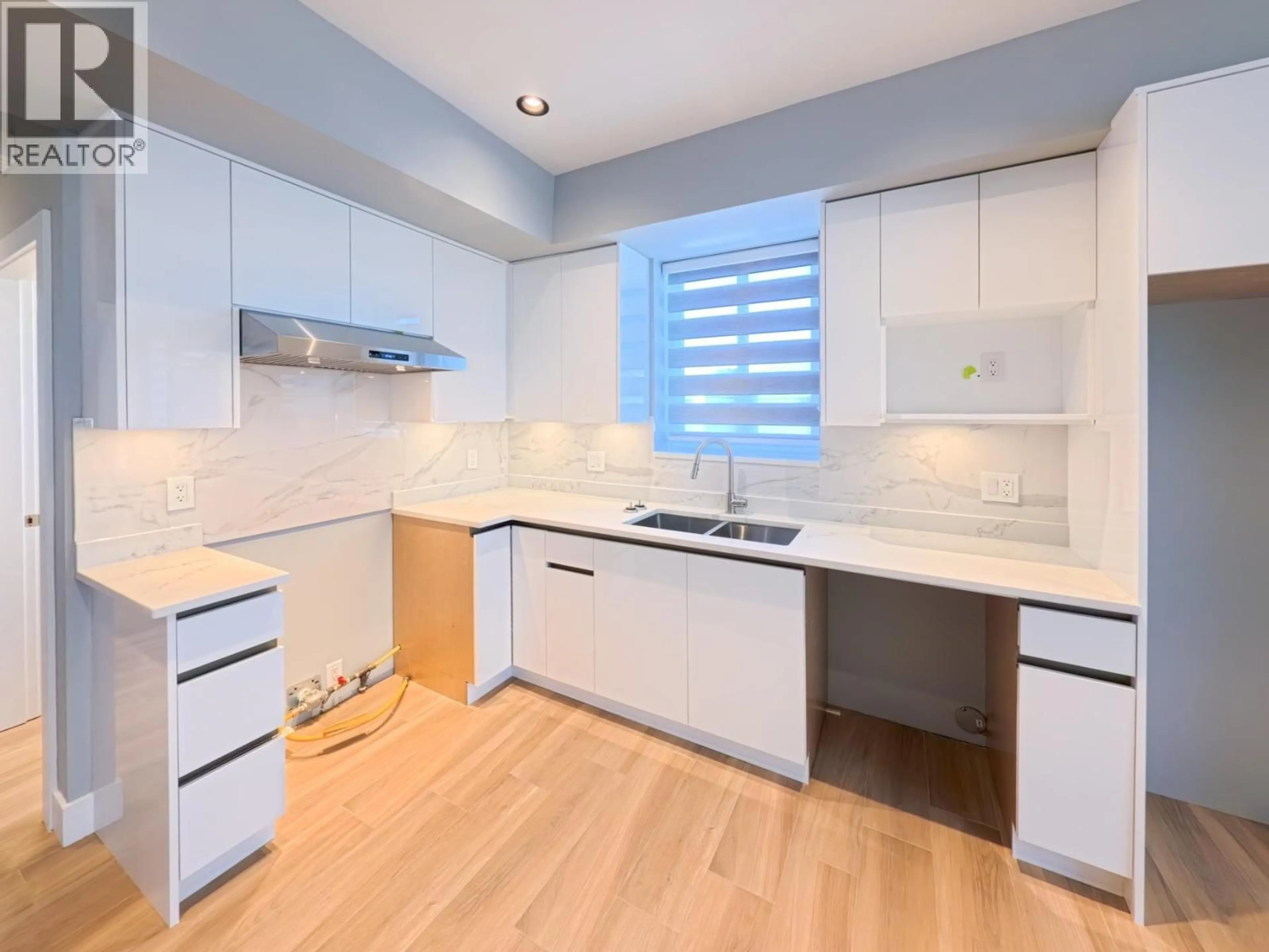 Unknown for 3 - 2557 KING EDWARD AVENUE, Vancouver British Columbia V6L1T5