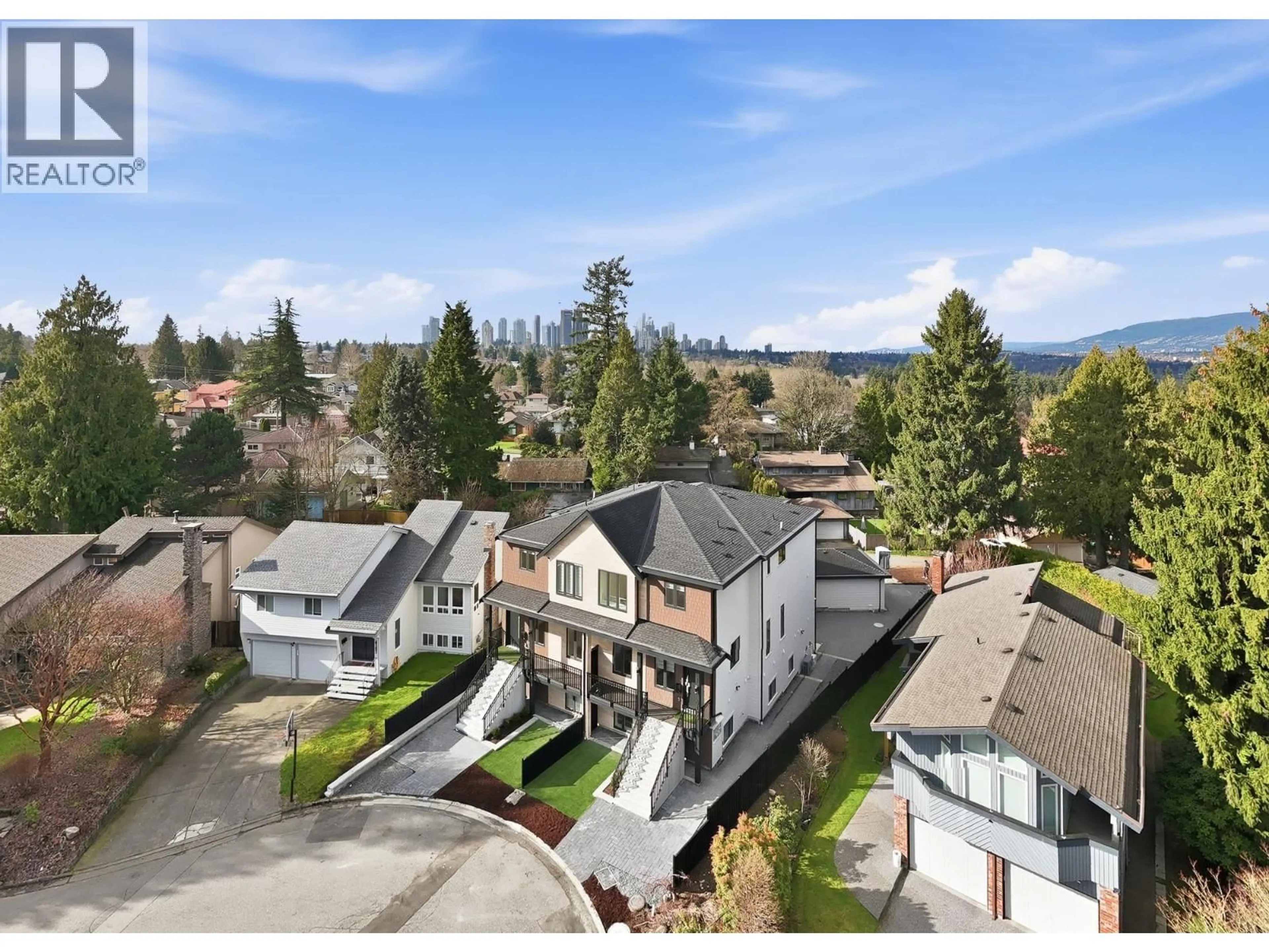 A pic from outside/outdoor area/front of a property/back of a property/a pic from drone, mountain view for 2 - 6139 ASHWORTH AVENUE, Burnaby British Columbia V5E3T8