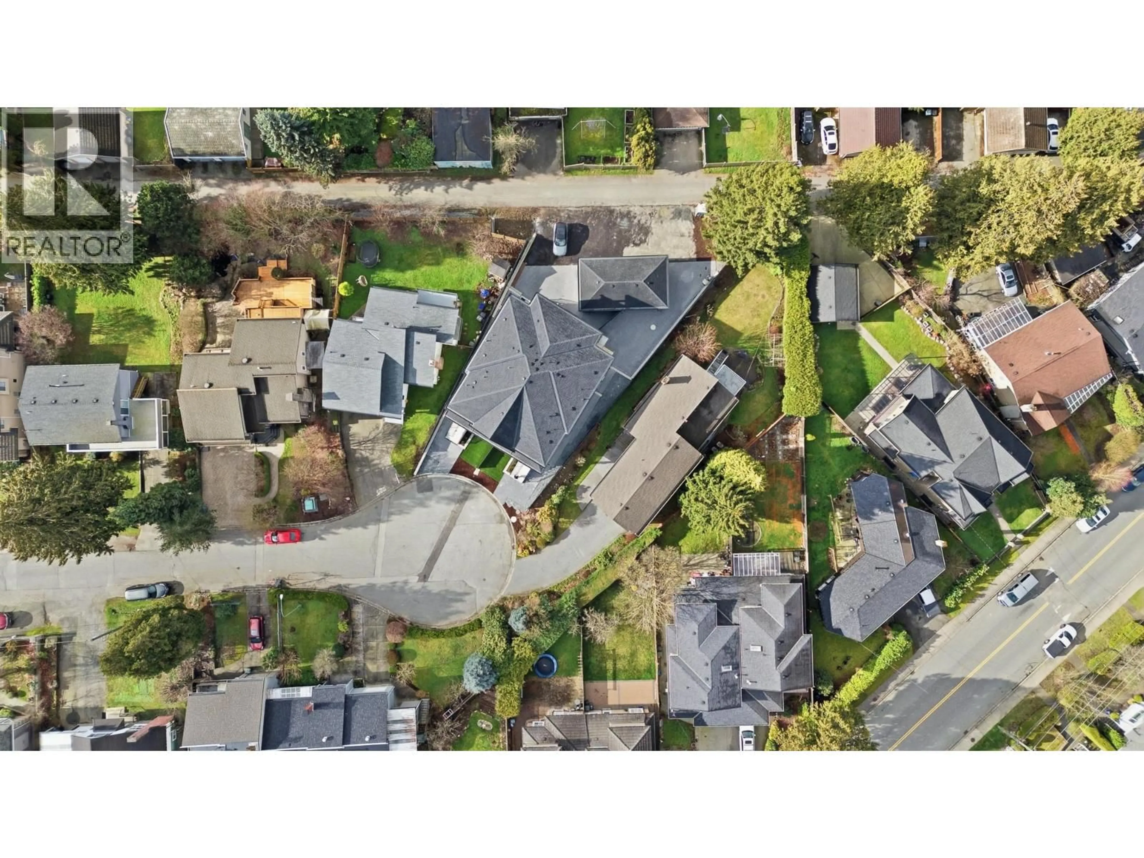 A pic from outside/outdoor area/front of a property/back of a property/a pic from drone, street for 2 - 6139 ASHWORTH AVENUE, Burnaby British Columbia V5E3T8