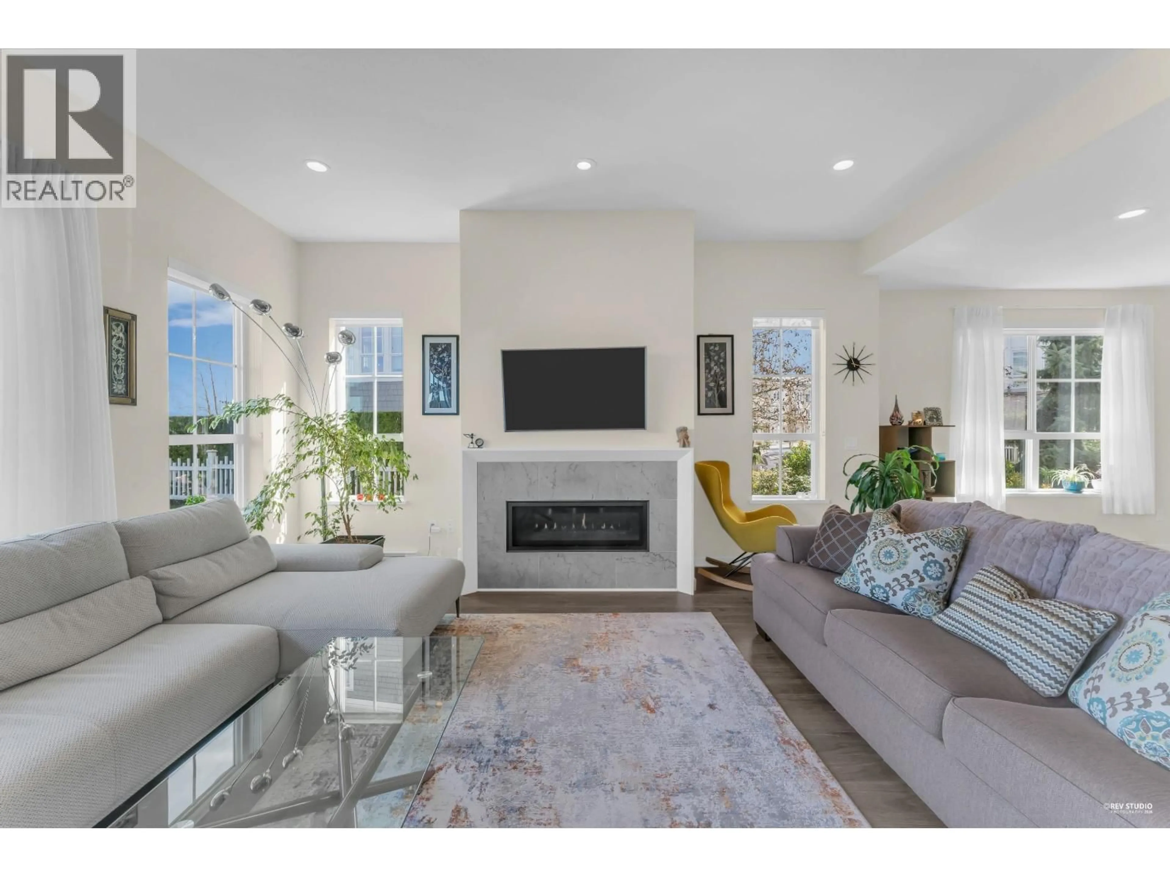 Living room with furniture, unknown for 12B - 5551 ADMIRAL WAY, Delta British Columbia V4K0C9