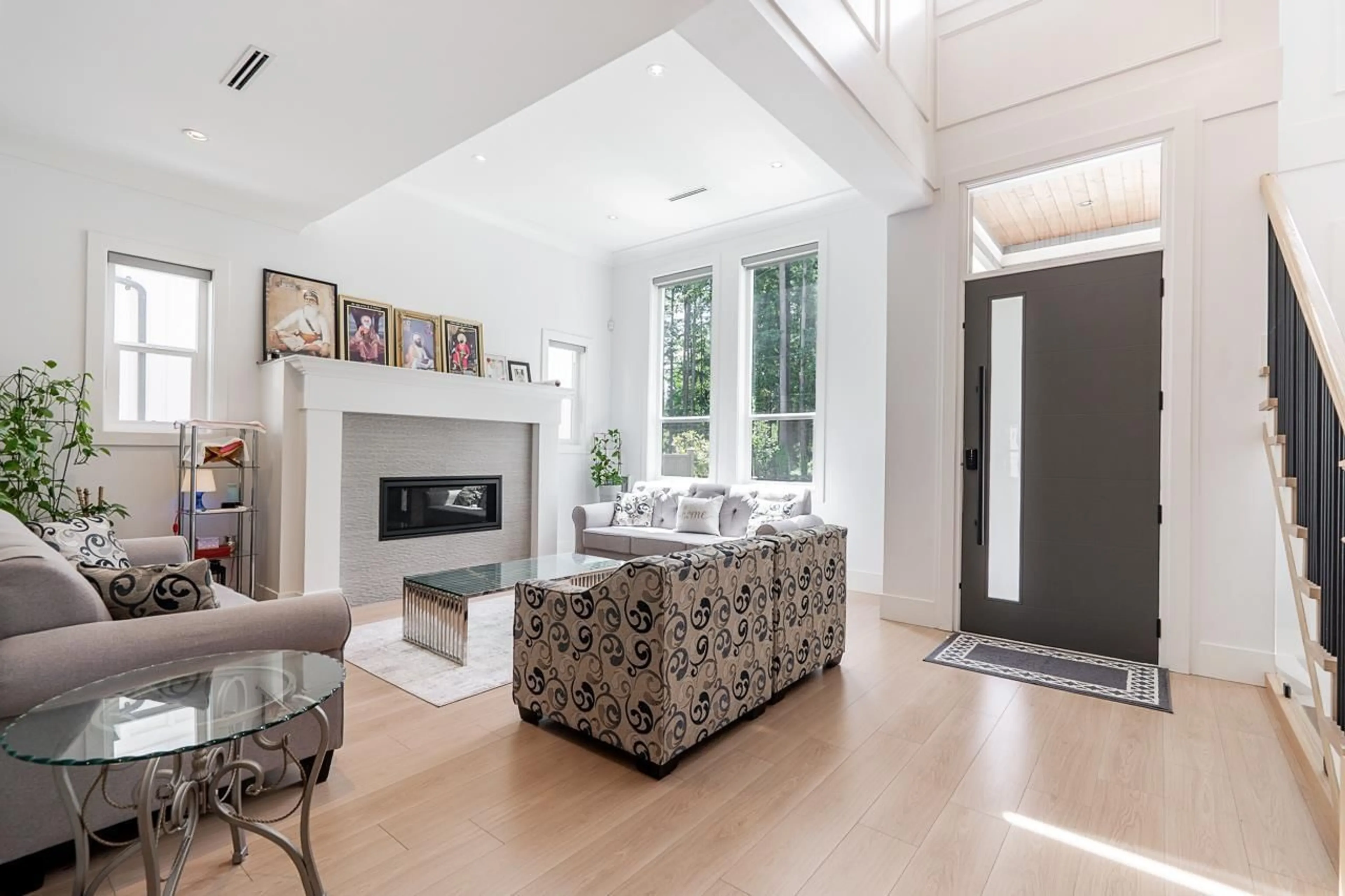 Living room with furniture, unknown for 20267 27 AVENUE, Langley British Columbia V2Z0B6