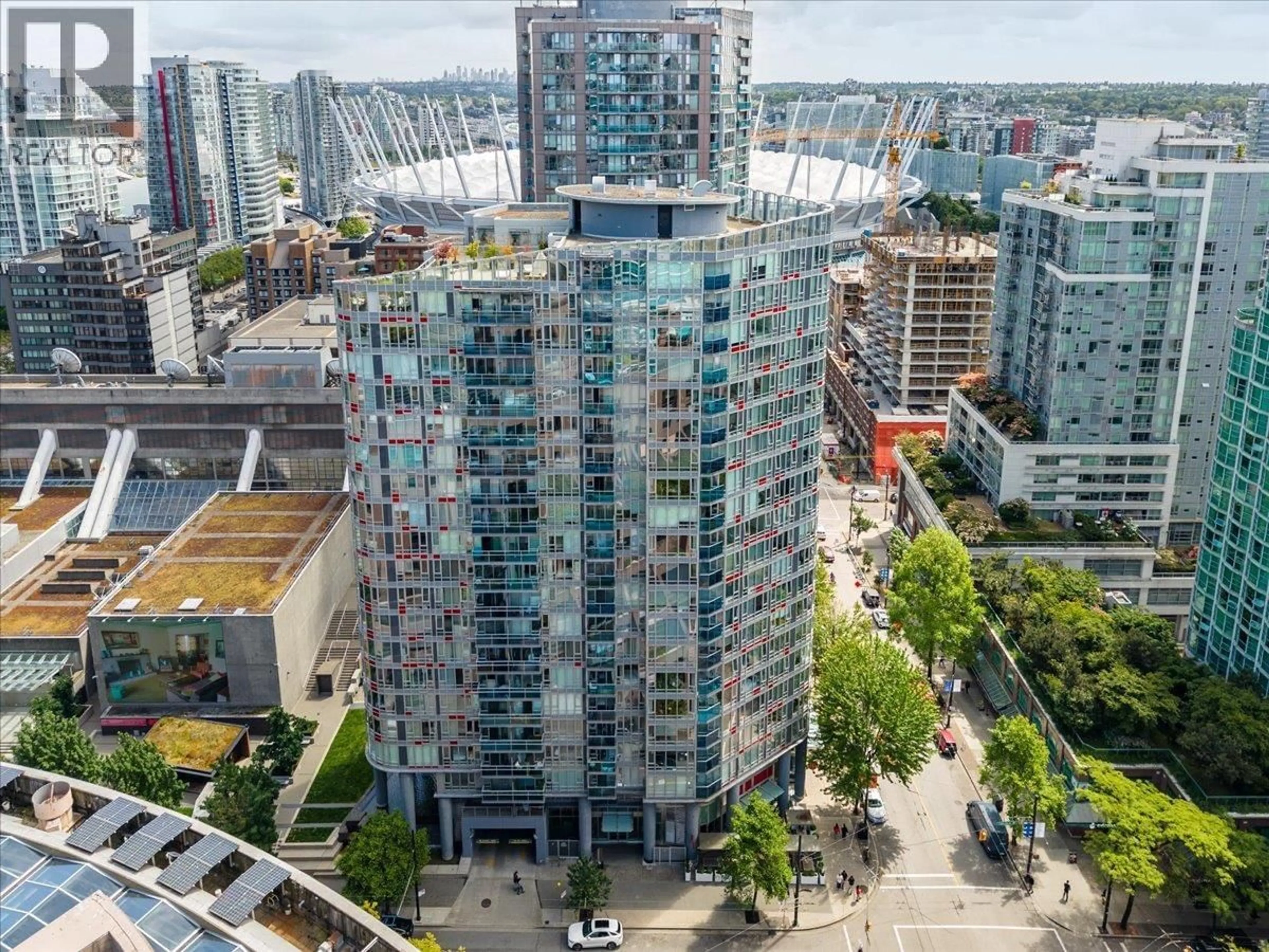 A pic from outside/outdoor area/front of a property/back of a property/a pic from drone, city buildings view from balcony for 805 - 788 HAMILTON STREET, Vancouver British Columbia V6B0E9