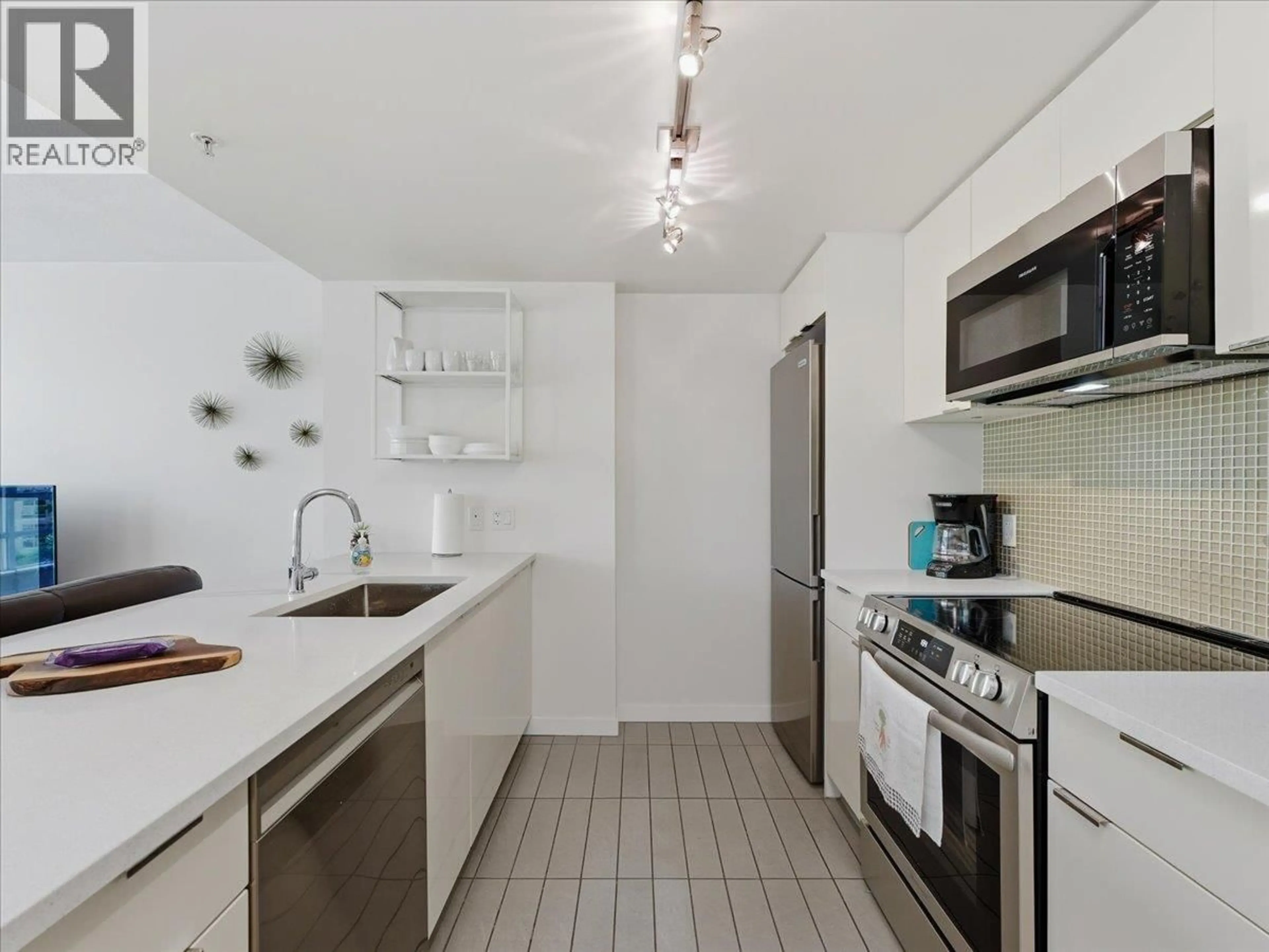 Standard kitchen, unknown for 805 - 788 HAMILTON STREET, Vancouver British Columbia V6B0E9