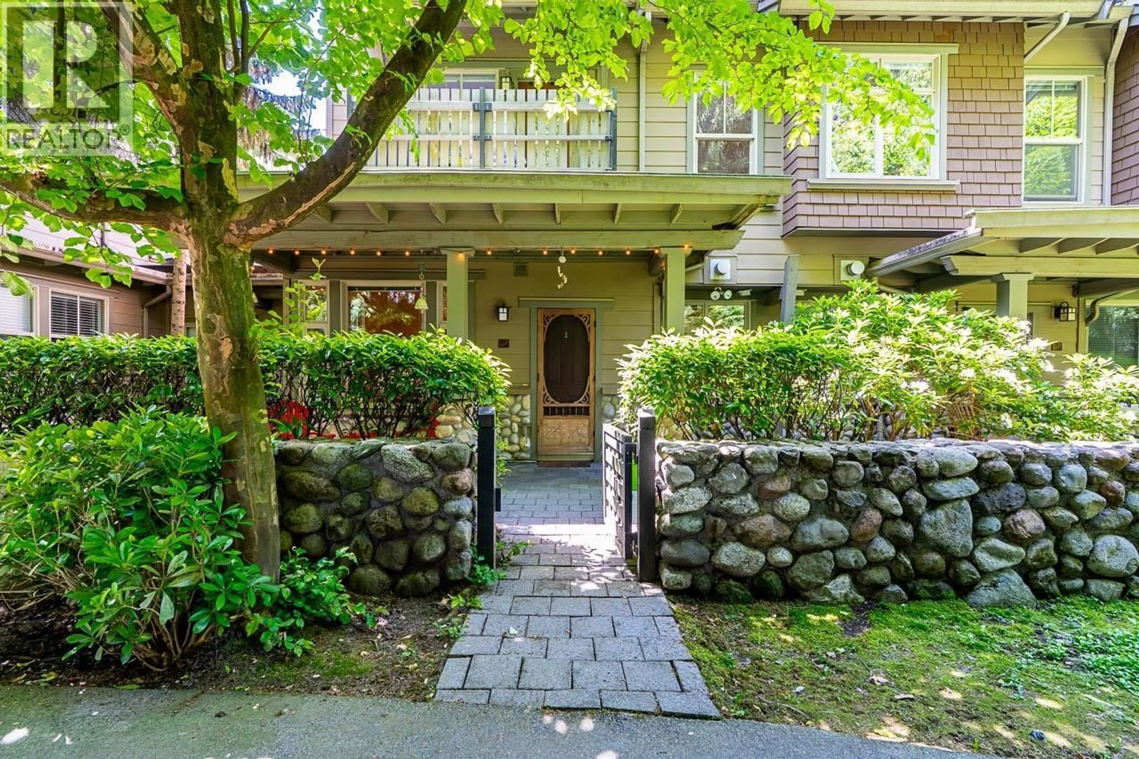 Patio, street for 135 - 18 JACK MAHONY PLACE, New Westminster British Columbia V3L5V8