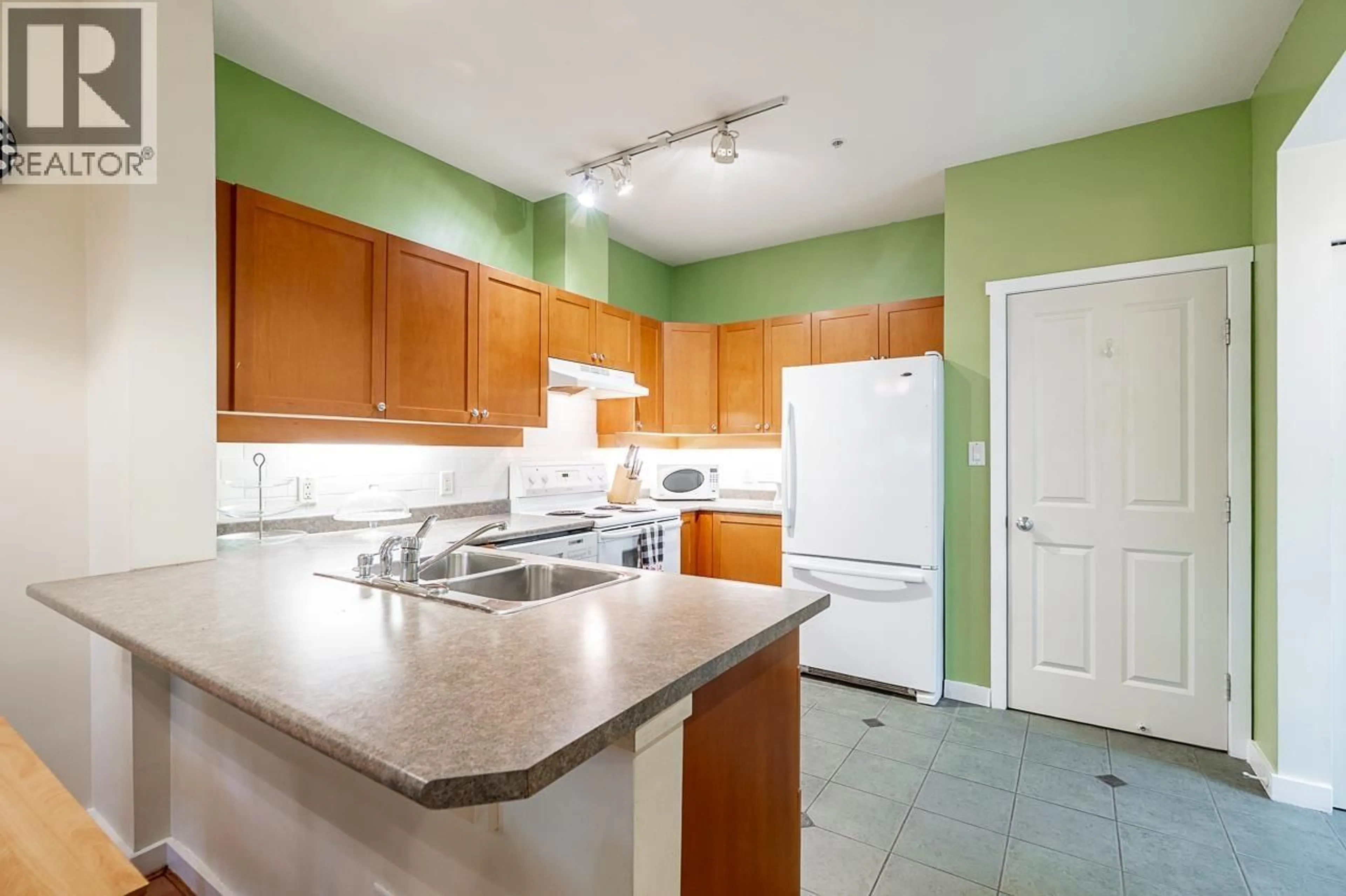 Standard kitchen, unknown for 135 - 18 JACK MAHONY PLACE, New Westminster British Columbia V3L5V8