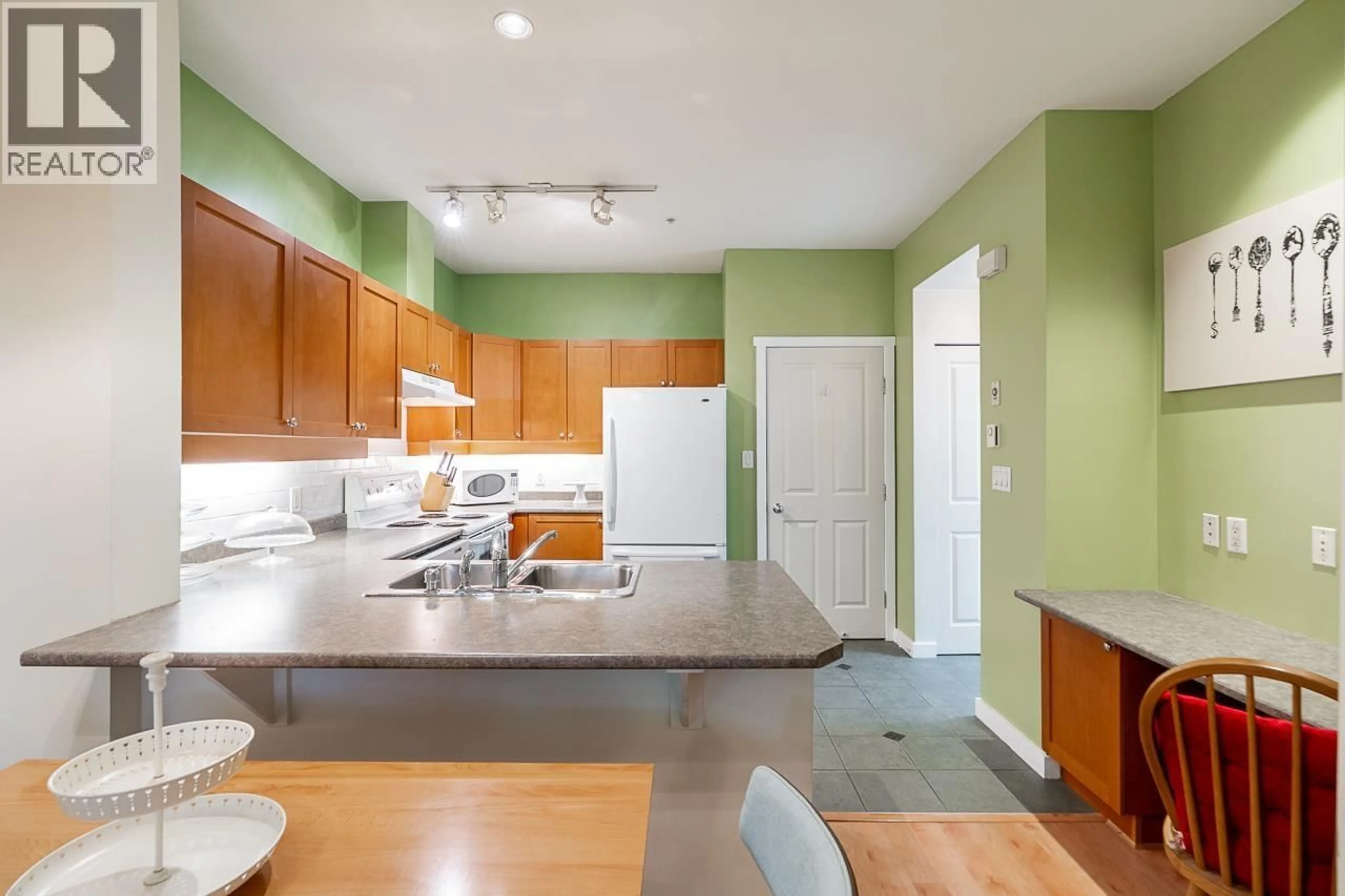 Standard kitchen, unknown for 135 - 18 JACK MAHONY PLACE, New Westminster British Columbia V3L5V8