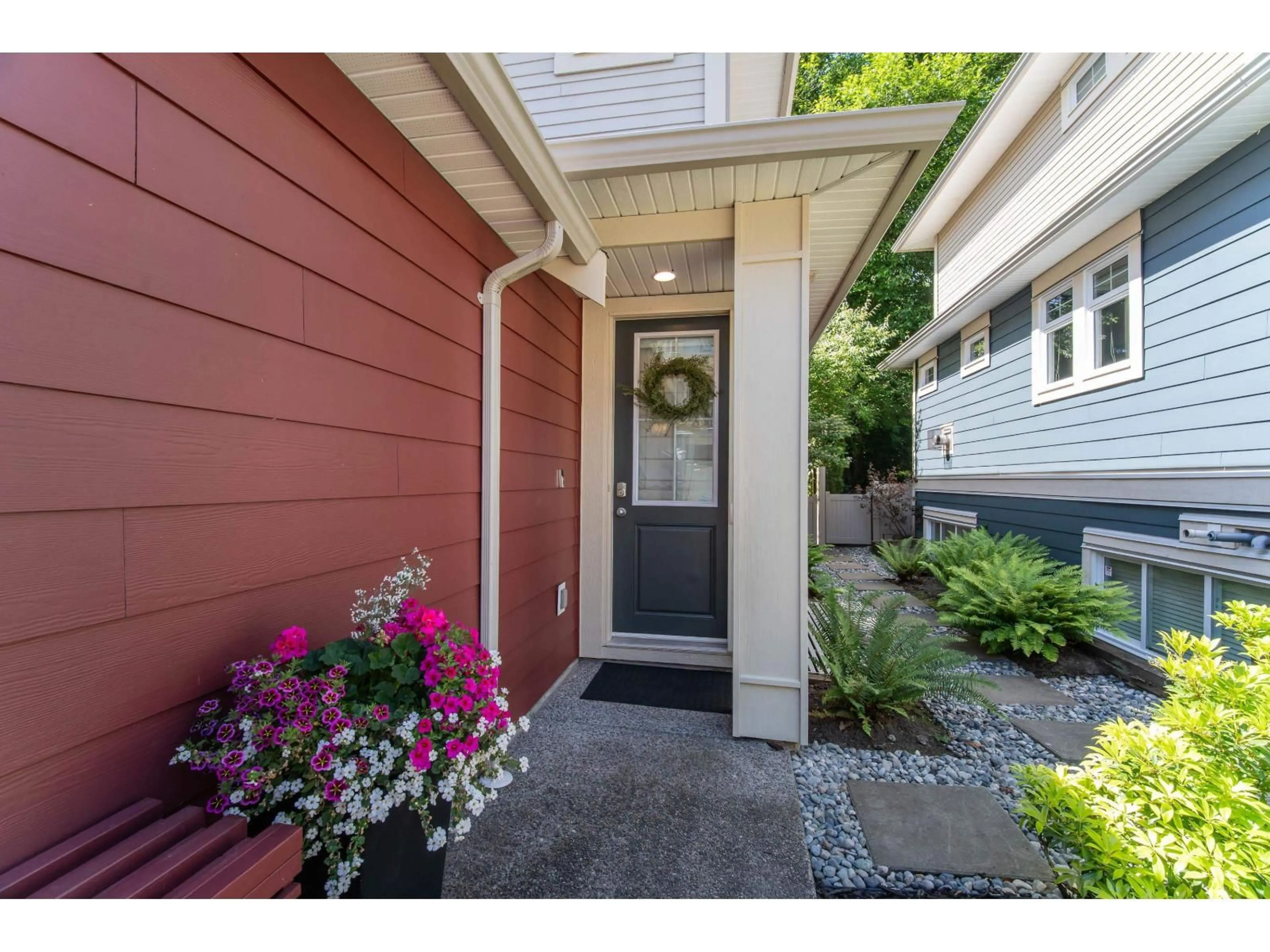 Indoor entryway for 27 - 15454 32 AVENUE, Surrey British Columbia V3Z2J8