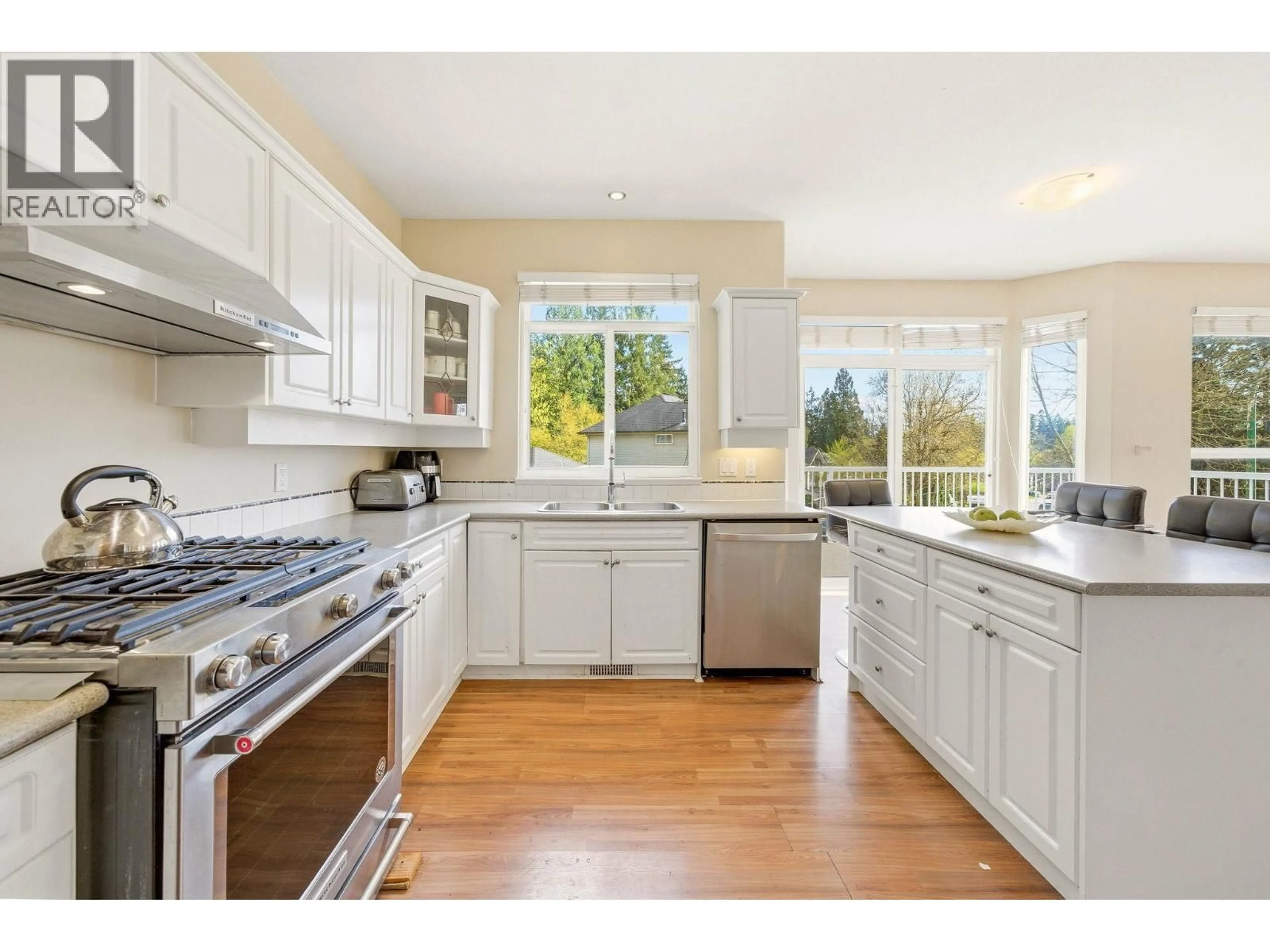 Open concept kitchen, ceramic/tile floor for 23800 KANAKA WAY, Maple Ridge British Columbia V2W1E5