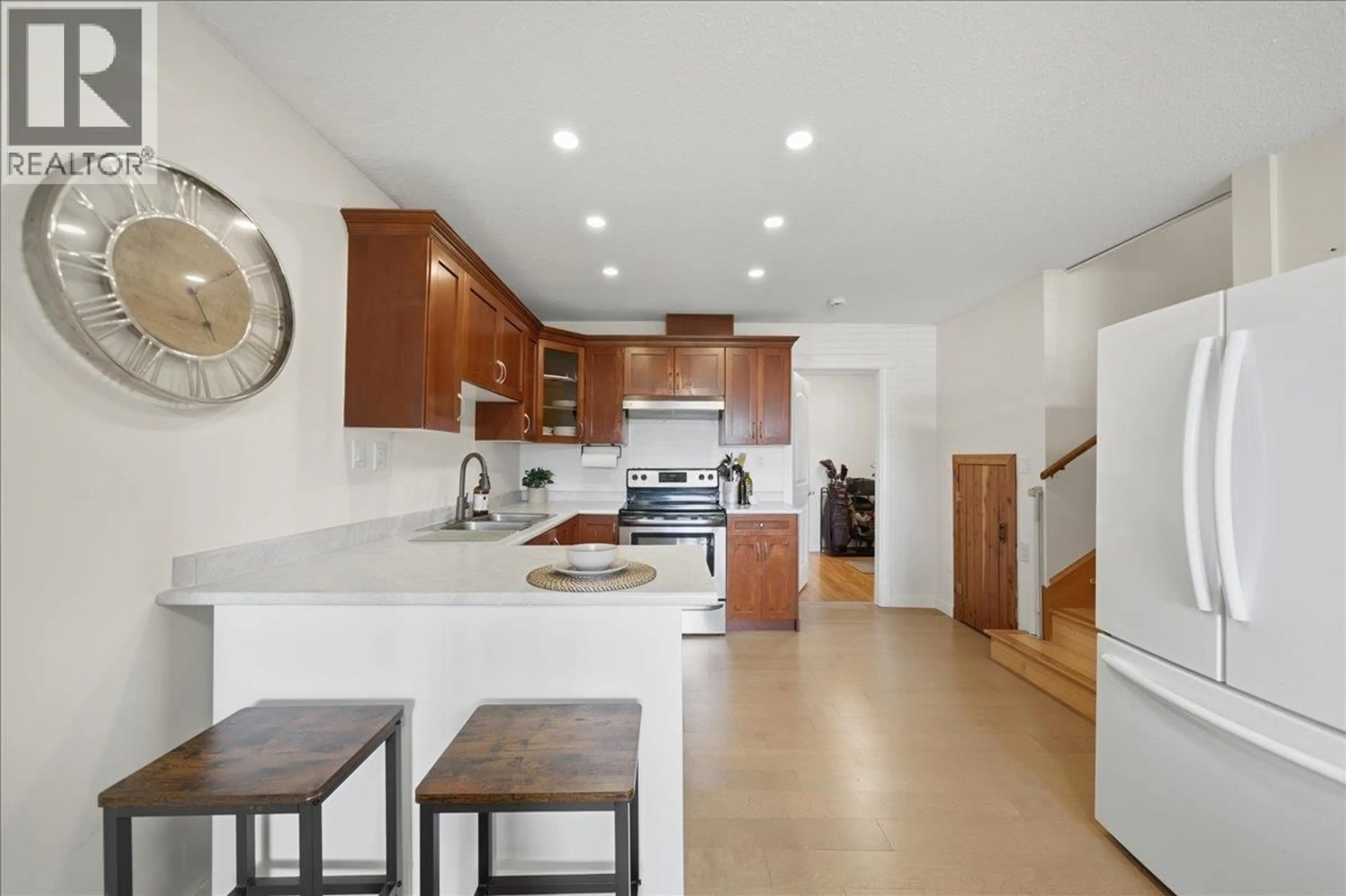Open concept kitchen, ceramic/tile floor for 7694 BULLER AVENUE, Burnaby British Columbia V5J4S9