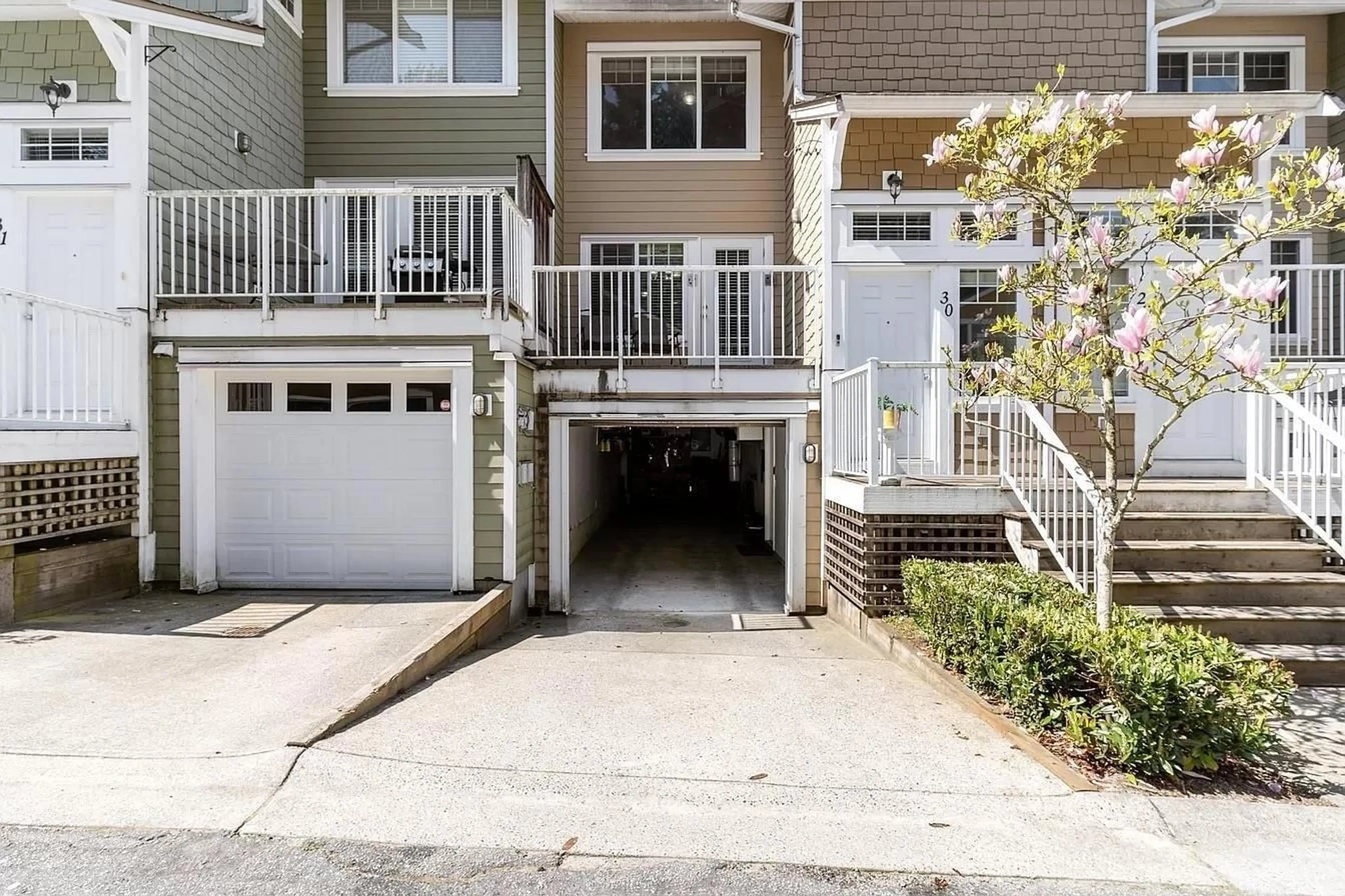 Unknown for 30 - 6110 138 STREET, Surrey British Columbia V3K3V6