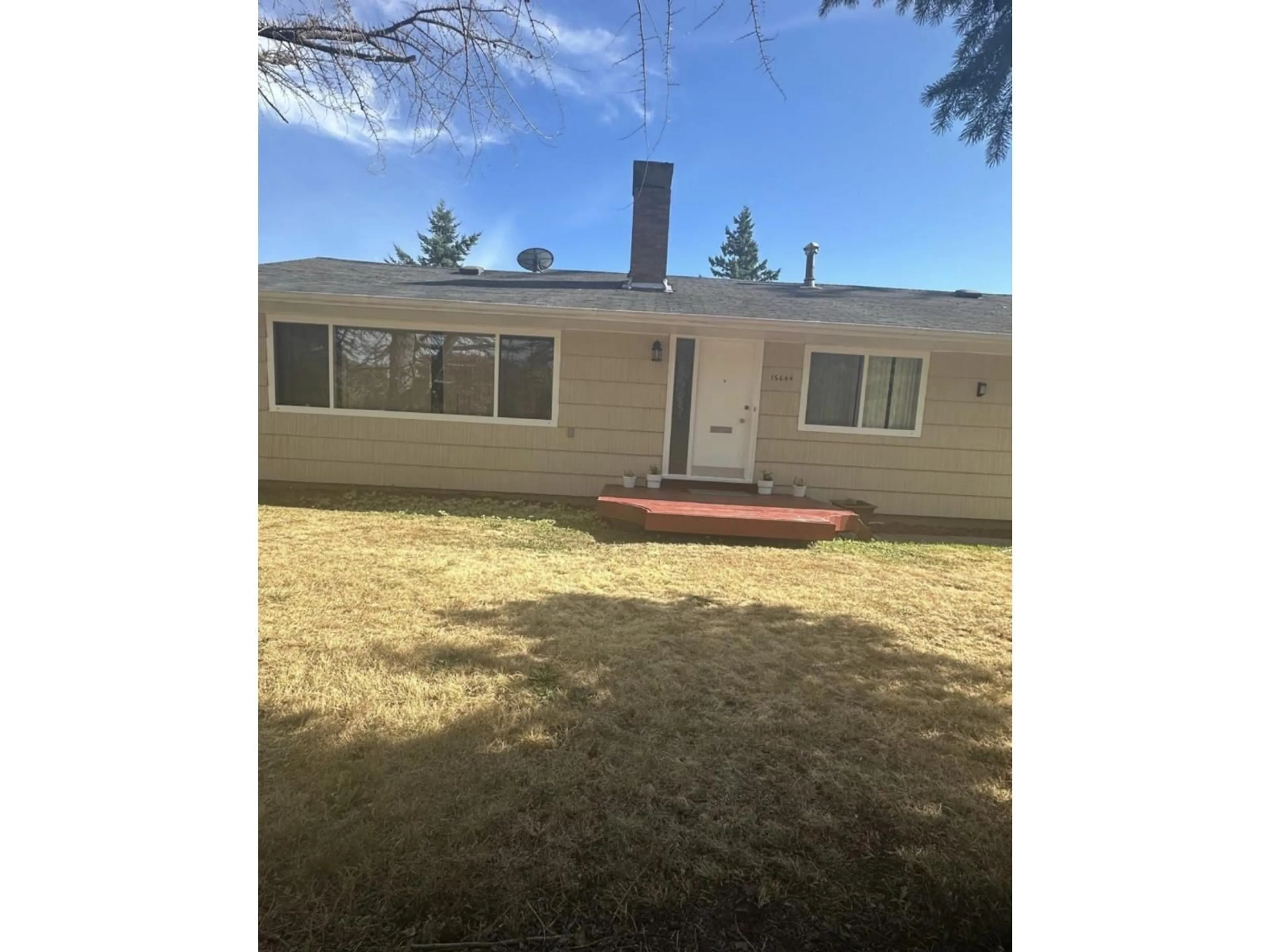 A pic from outside/outdoor area/front of a property/back of a property/a pic from drone, unknown for 15644 ROPER AVENUE, White Rock British Columbia V4B2G6
