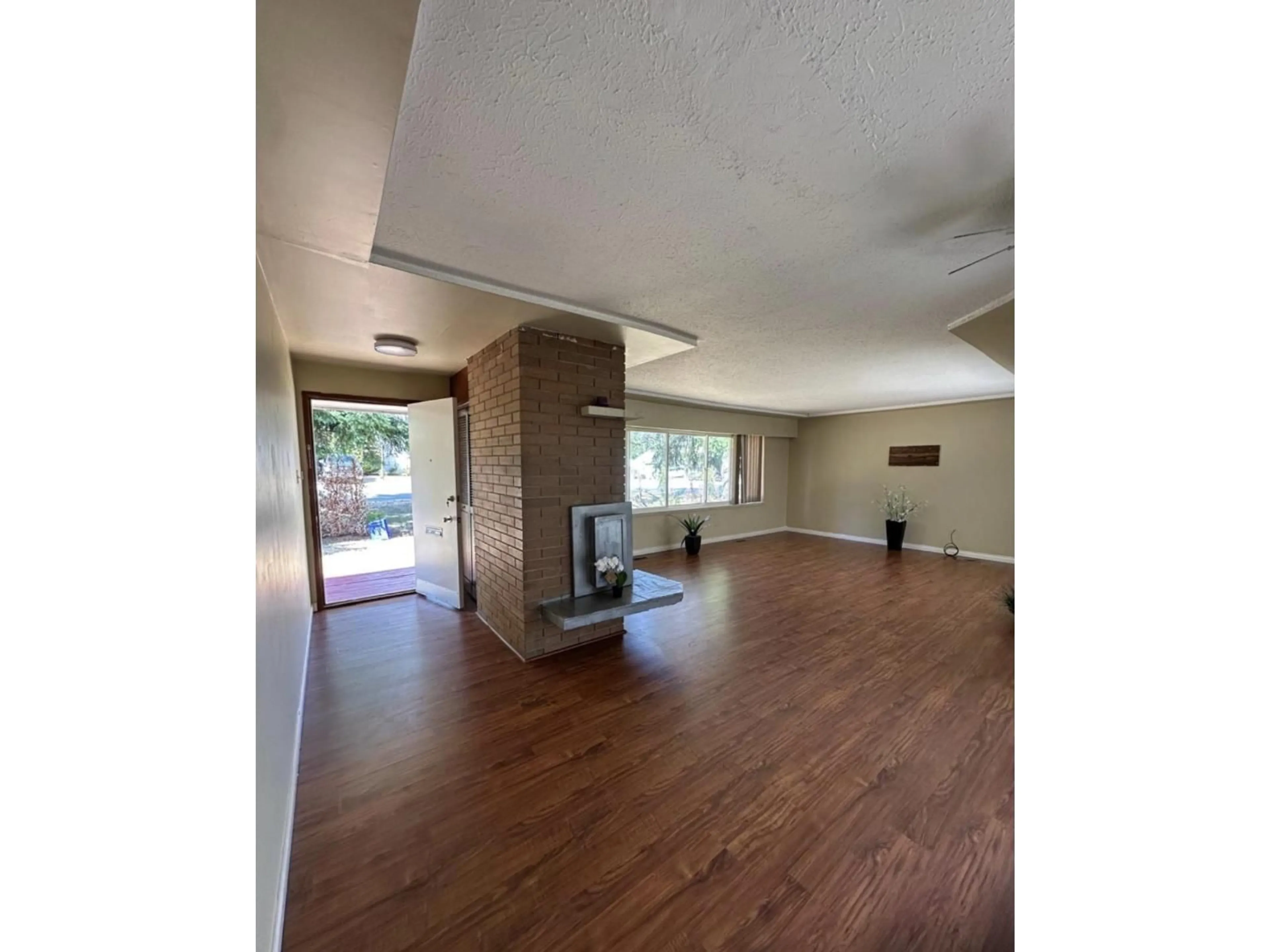 Unknown for 15644 ROPER AVENUE, White Rock British Columbia V4B2G6