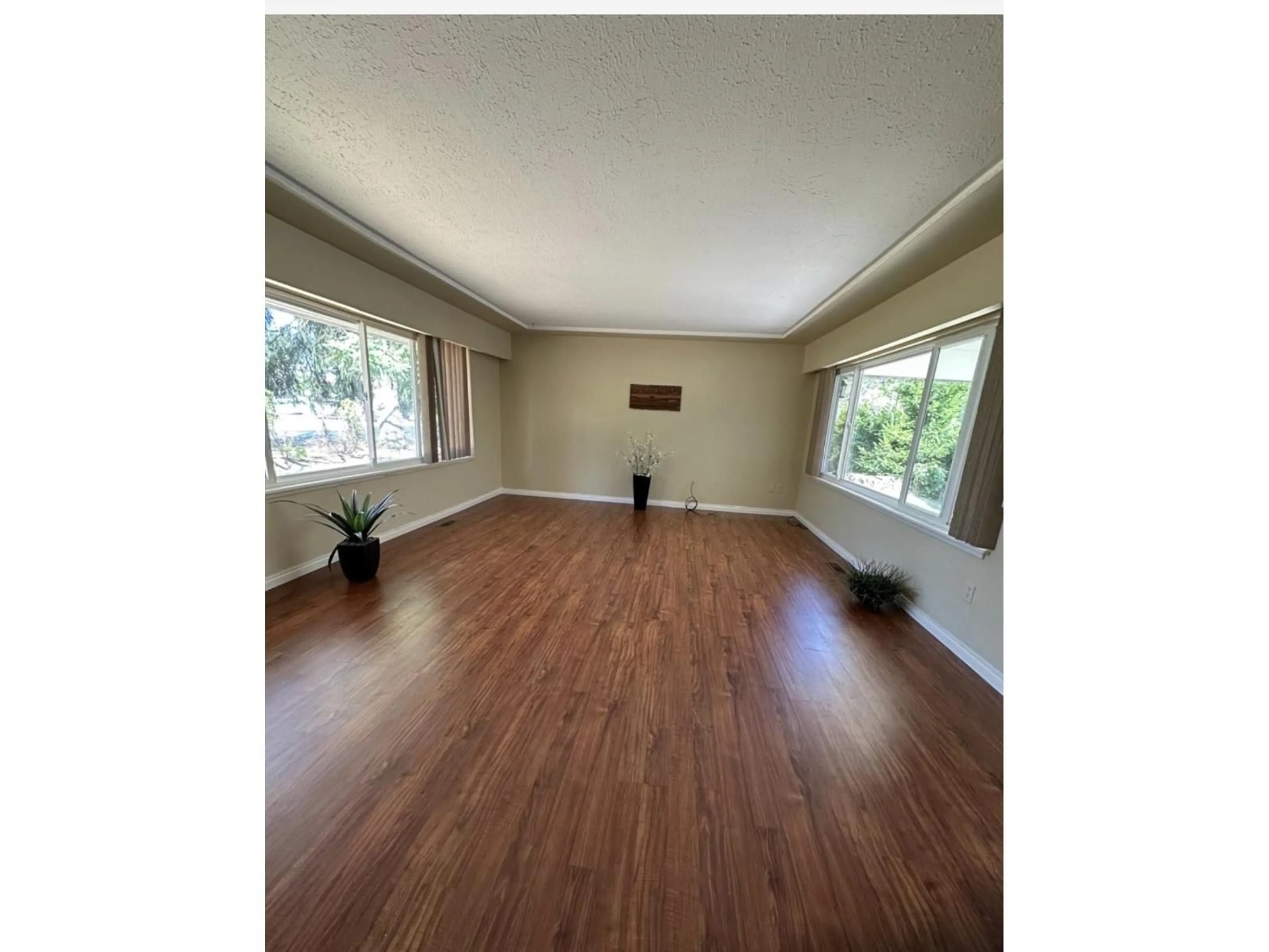 A pic of a room for 15644 ROPER AVENUE, White Rock British Columbia V4B2G6