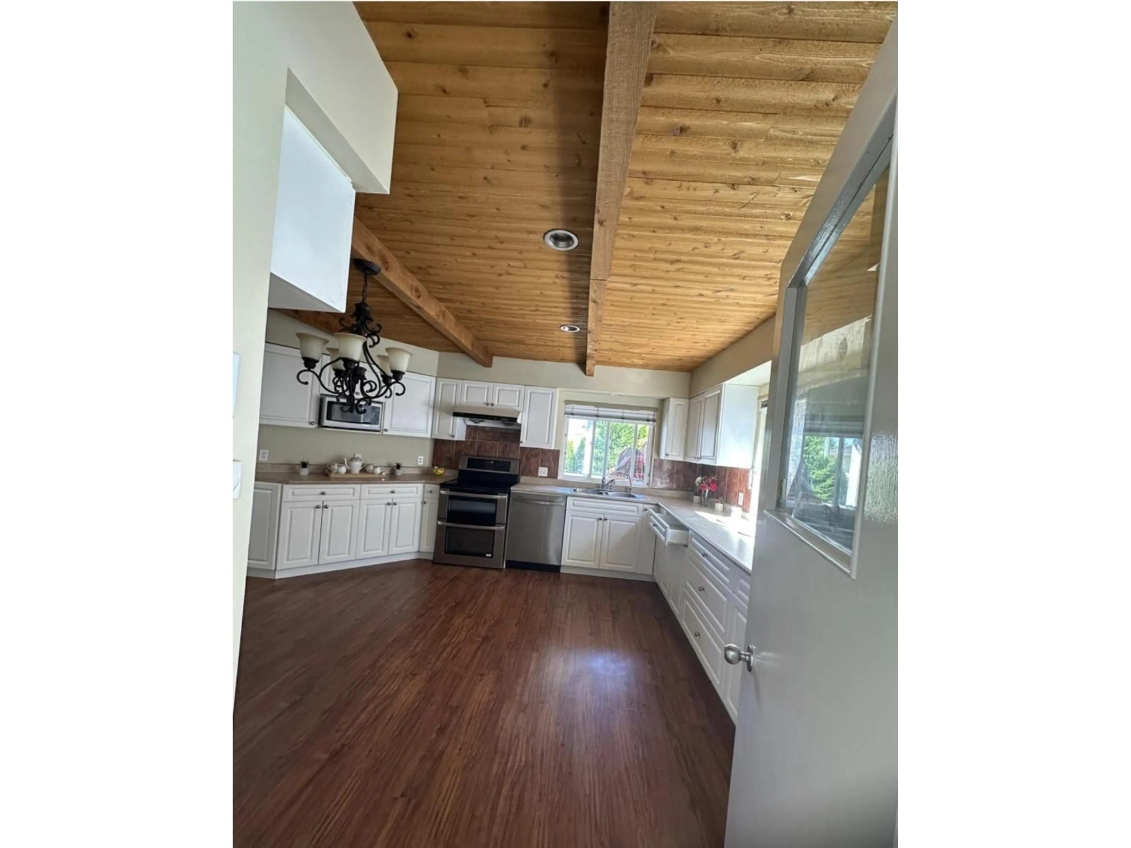 Open concept kitchen, wood/laminate floor for 15644 ROPER AVENUE, White Rock British Columbia V4B2G6