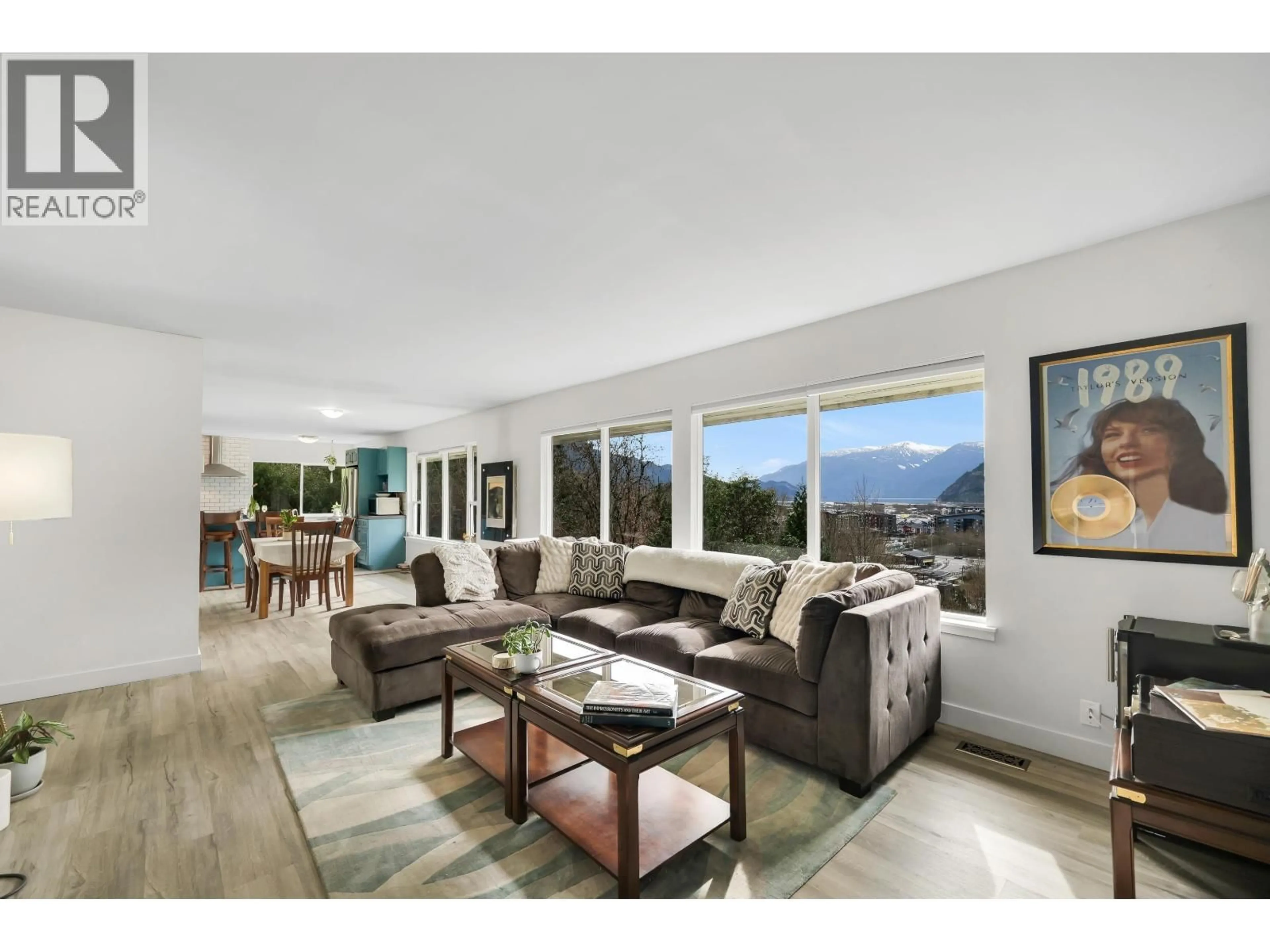 Living room with furniture, unknown for 38273 VIEW PLACE, Squamish British Columbia V8B1T0