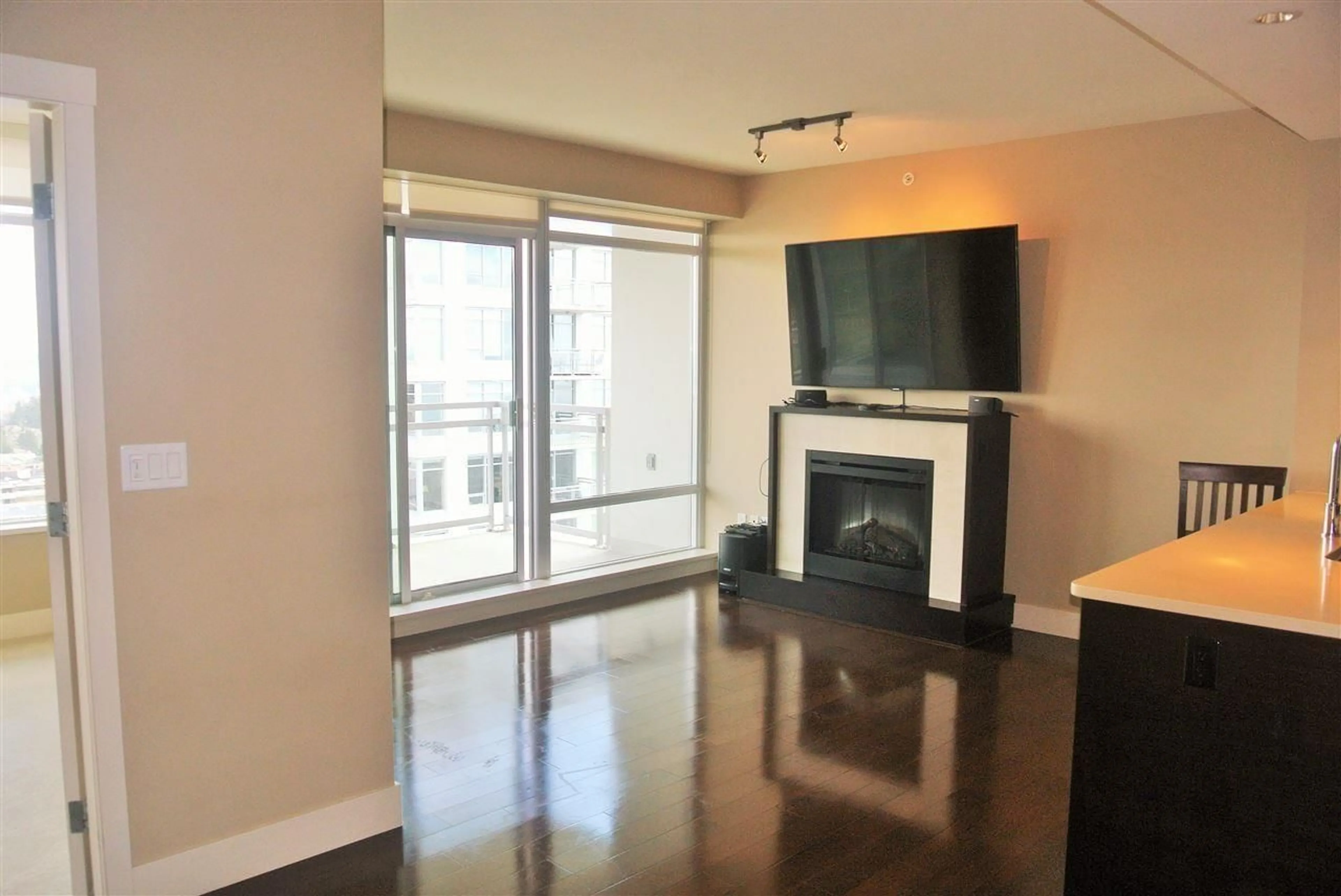 A pic of a room for 1407 - 15152 RUSSELL AVENUE, White Rock British Columbia V4B0A3