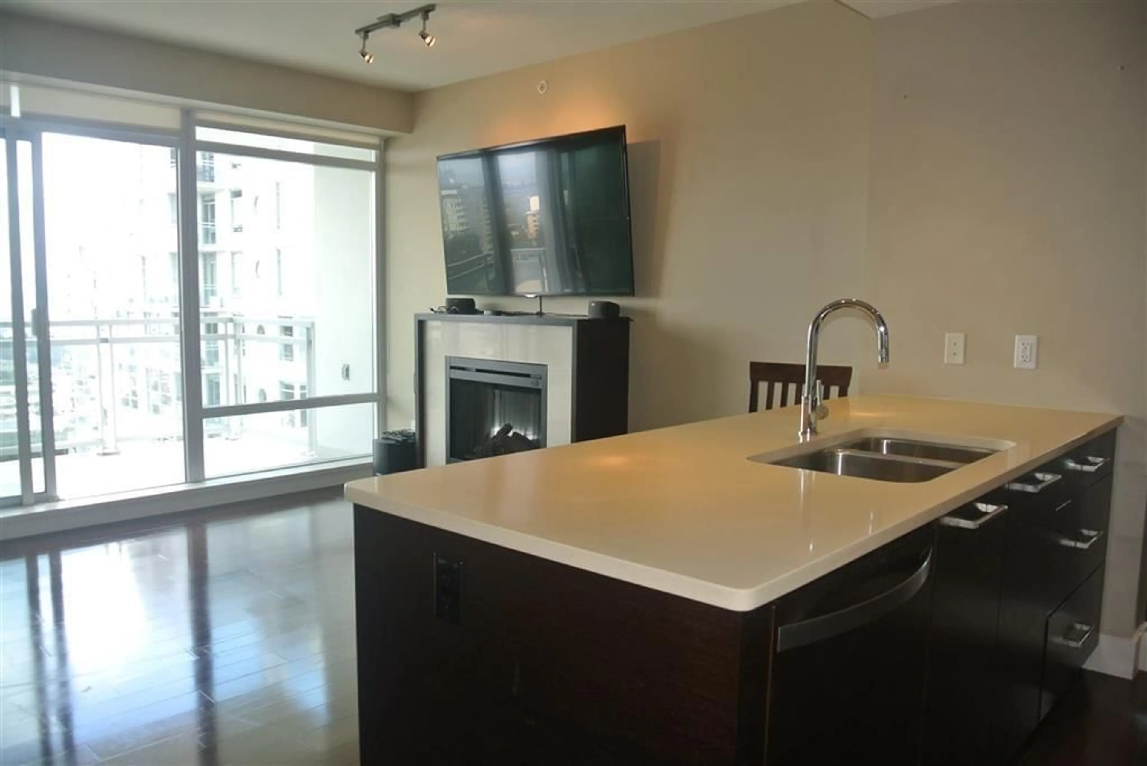 Open concept kitchen, unknown for 1407 - 15152 RUSSELL AVENUE, White Rock British Columbia V4B0A3