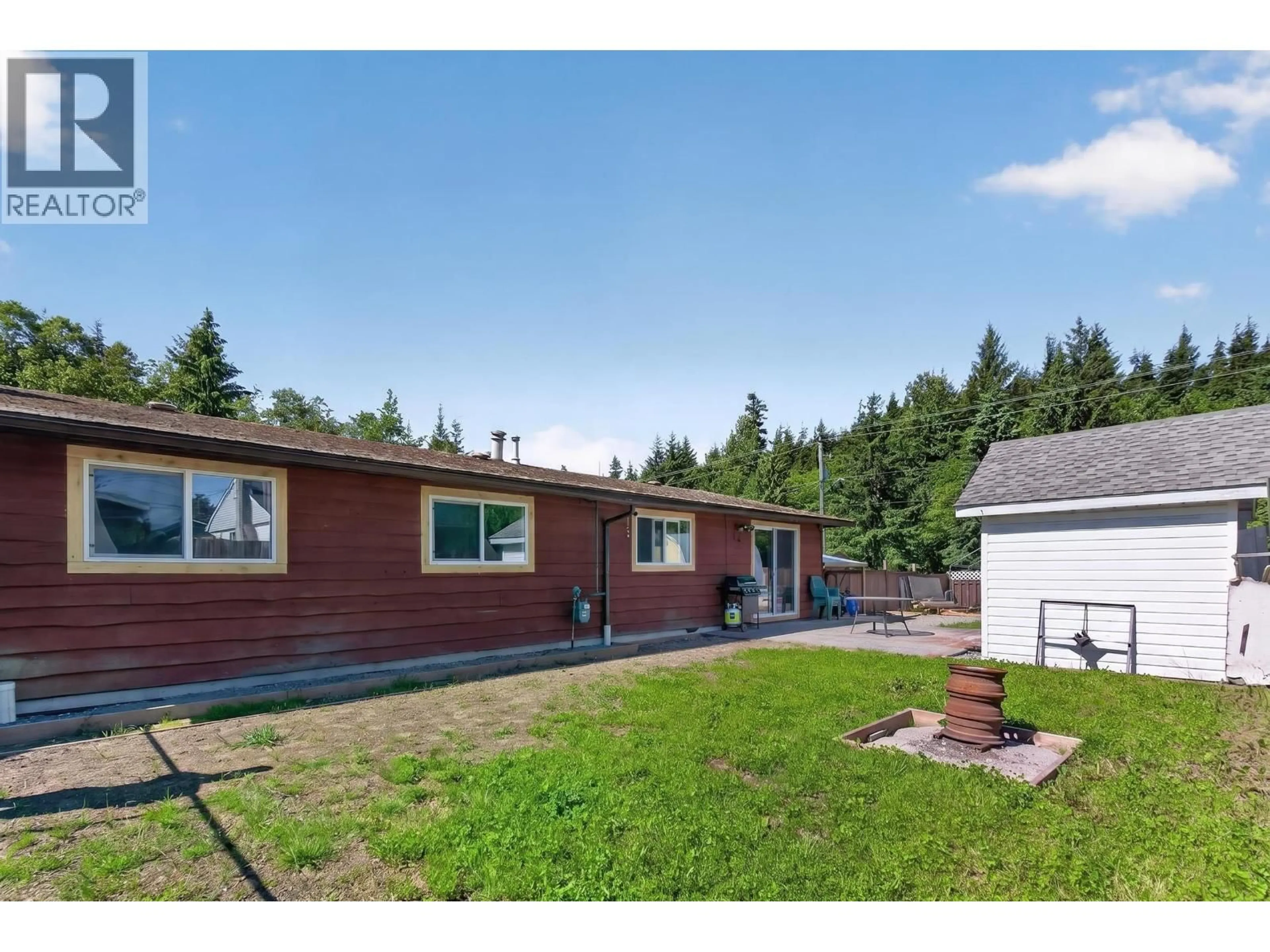 A pic from outside/outdoor area/front of a property/back of a property/a pic from drone, unknown for 4 DRAKE STREET, Kitimat British Columbia V8C1S4