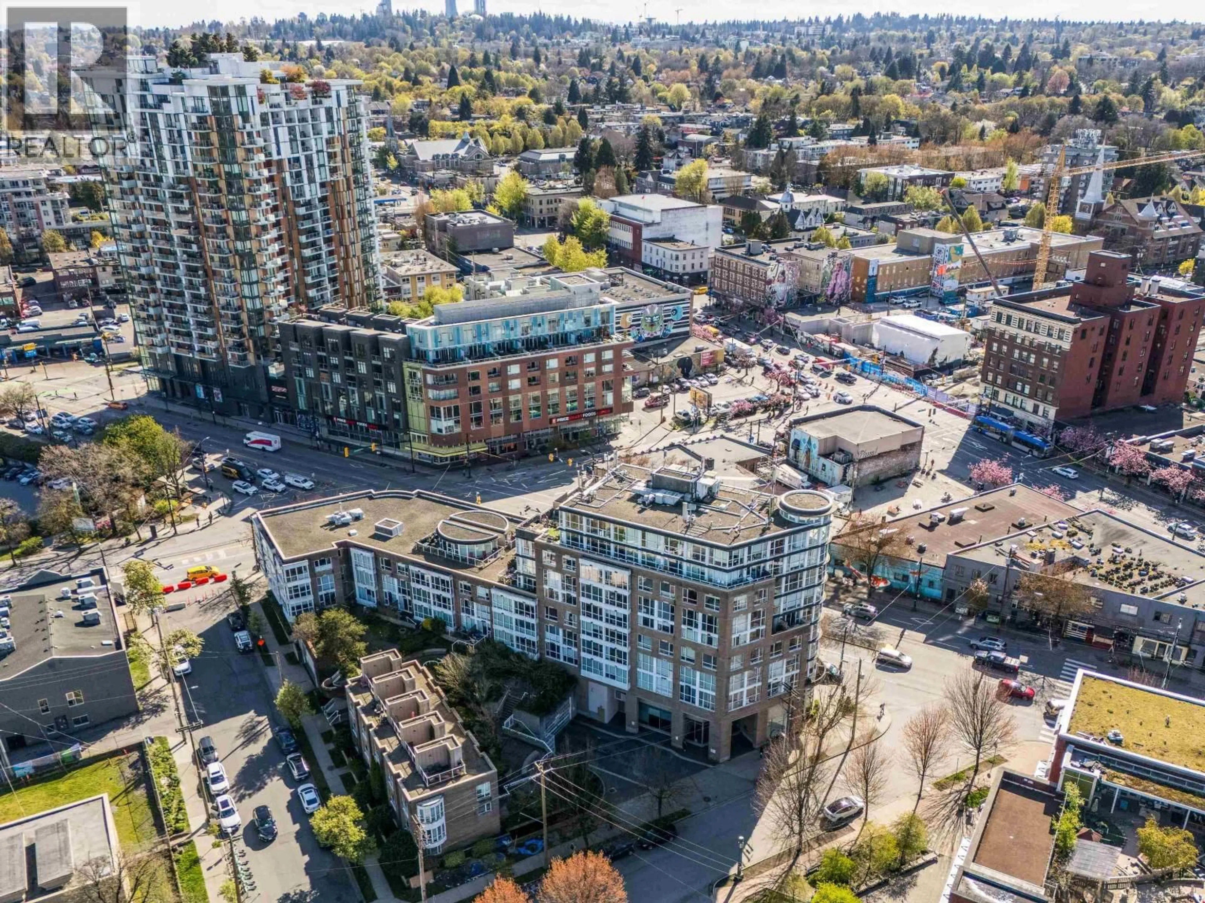 A pic from outside/outdoor area/front of a property/back of a property/a pic from drone, city buildings view from balcony for 603 - 288 8TH AVENUE, Vancouver British Columbia V5T4S8