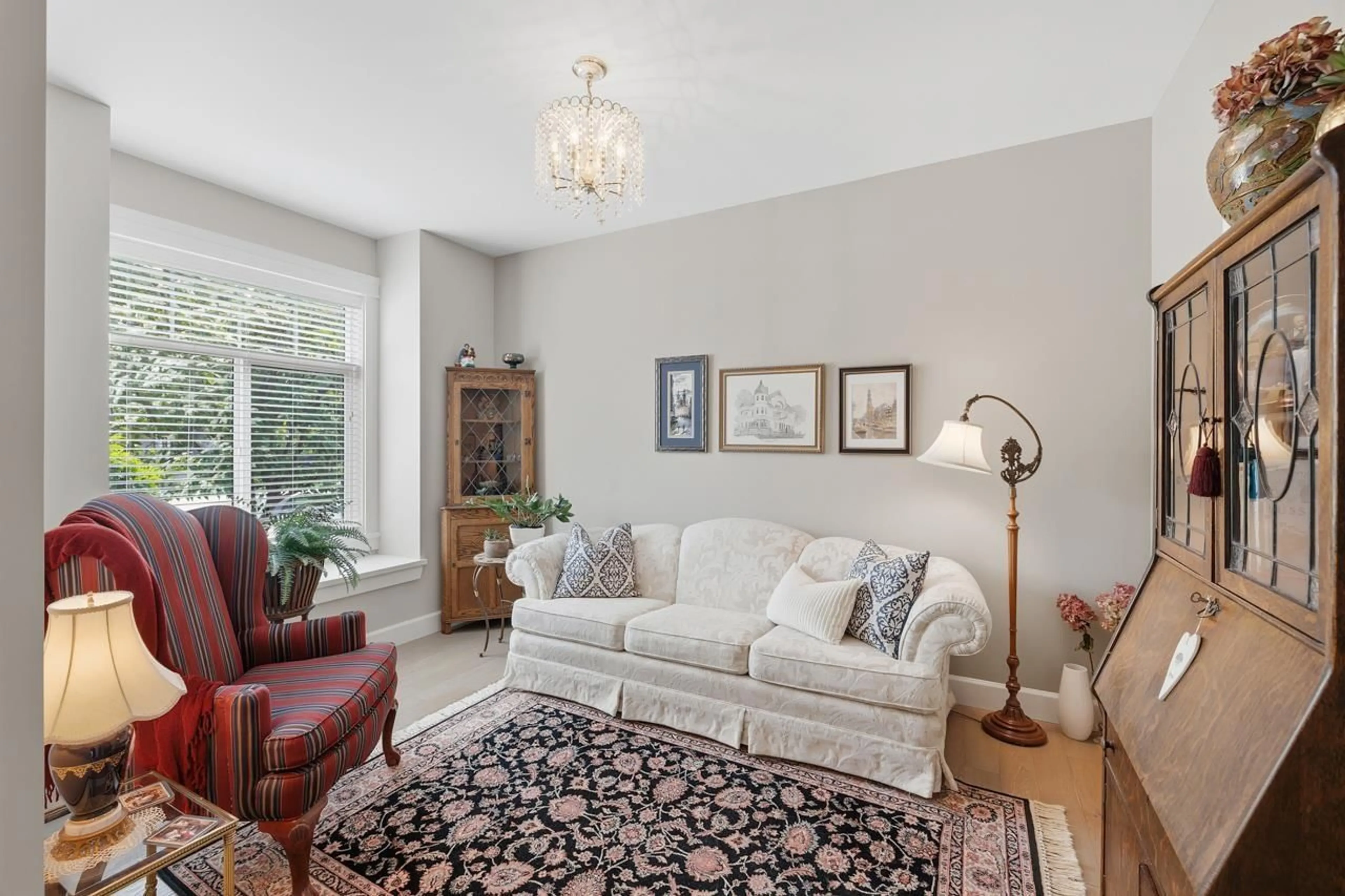 Living room with furniture, unknown for 16743 22ND AVENUE, Surrey British Columbia V3Z0M3