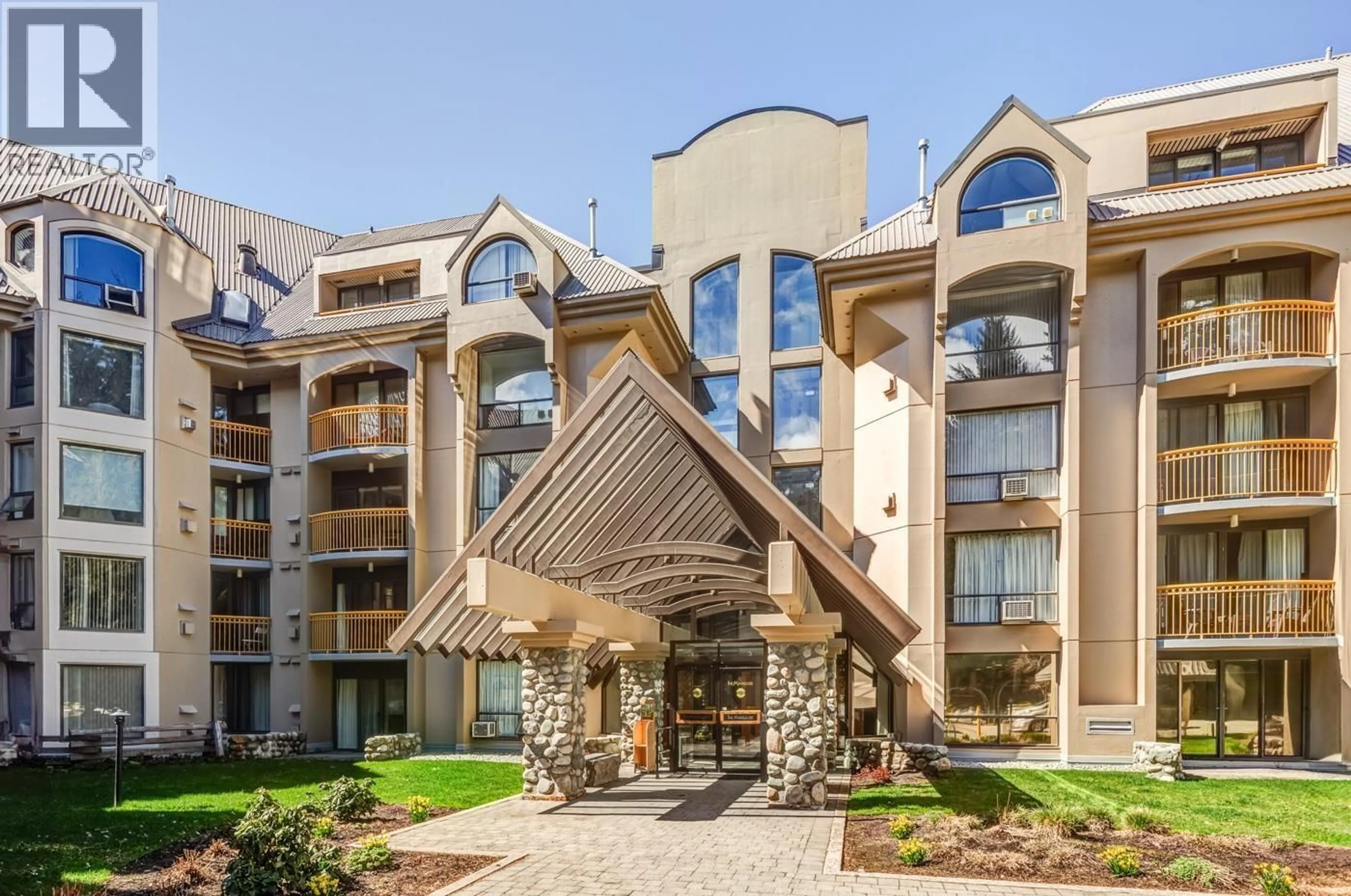 Indoor foyer for 404 - 4809 SPEARHEAD DRIVE, Whistler British Columbia V8E1E8