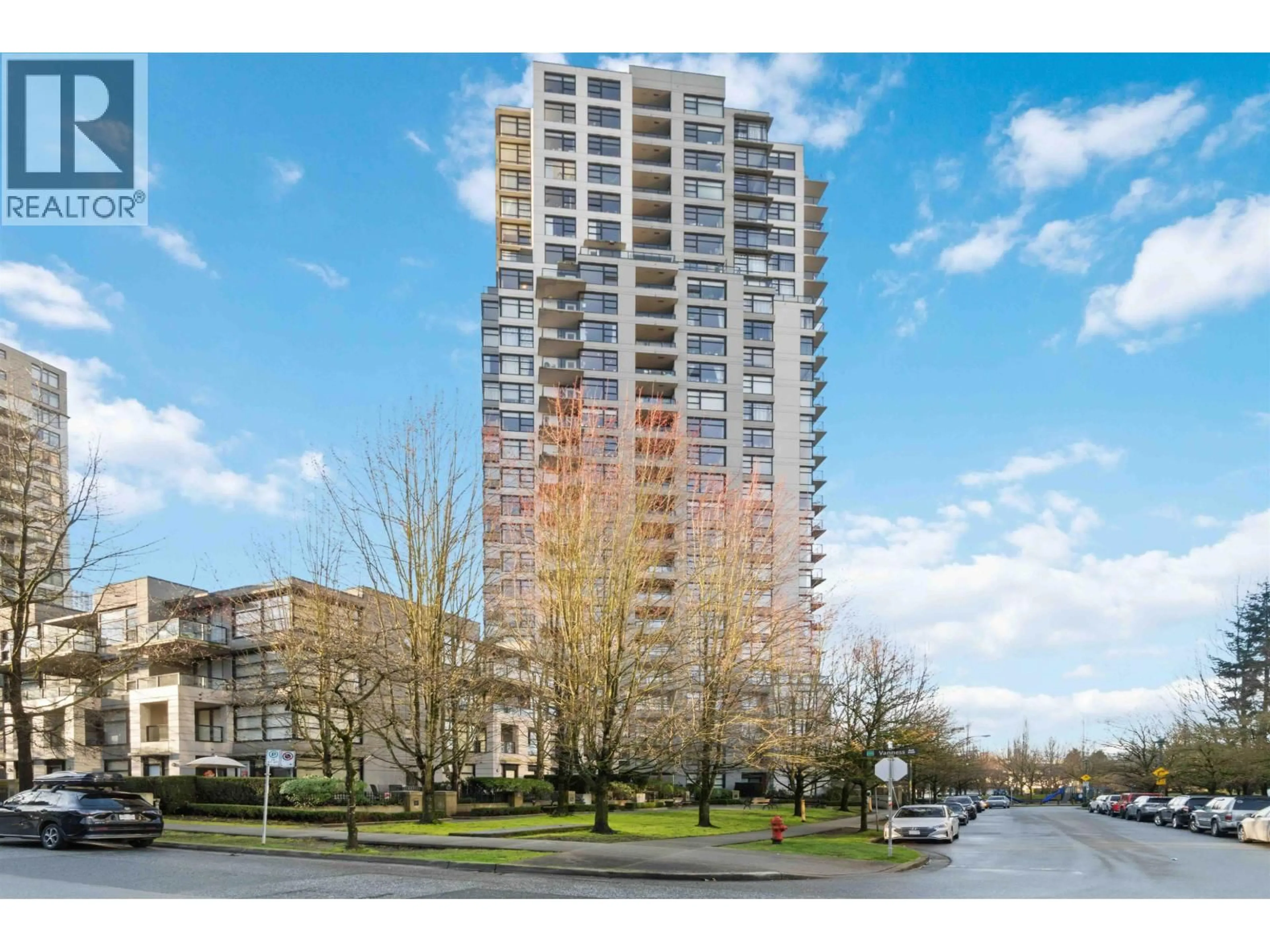 A pic from outside/outdoor area/front of a property/back of a property/a pic from drone, building for 2009 - 5380 OBEN STREET, Vancouver British Columbia V5R6H7