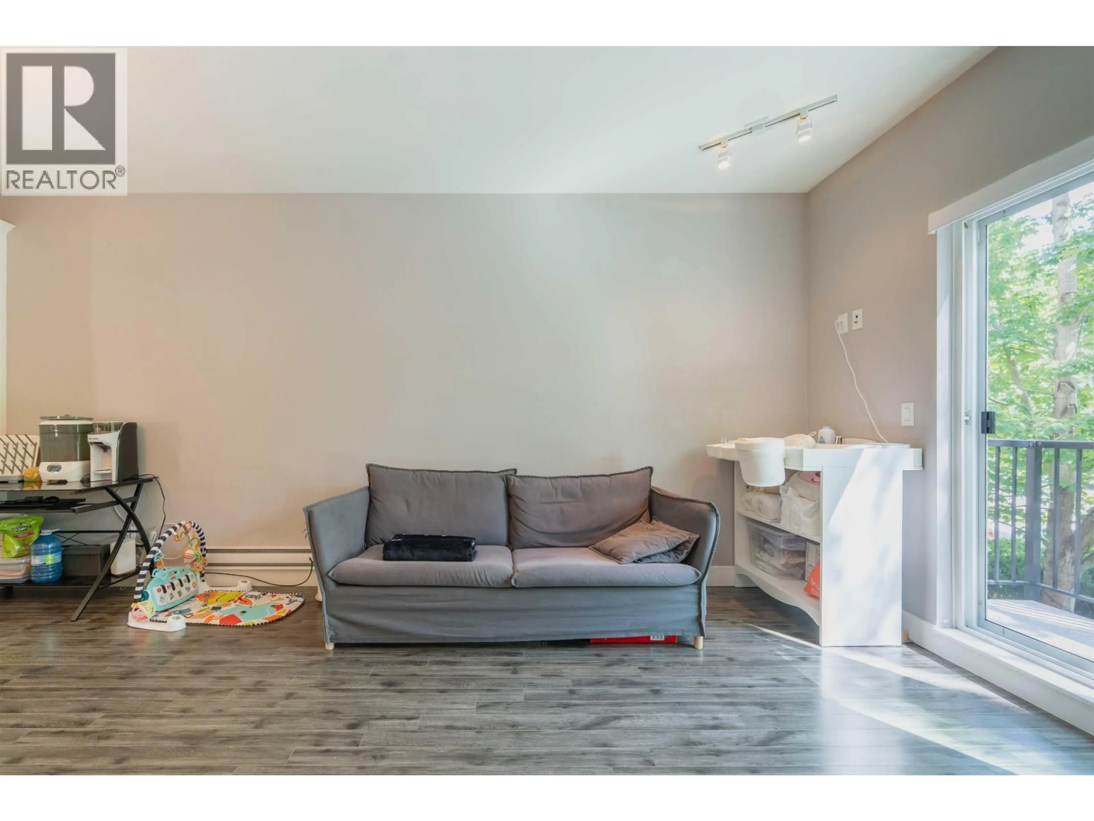 A pic of a room for 205 - 2263 TRIUMPH STREET, Vancouver British Columbia V5L1L2