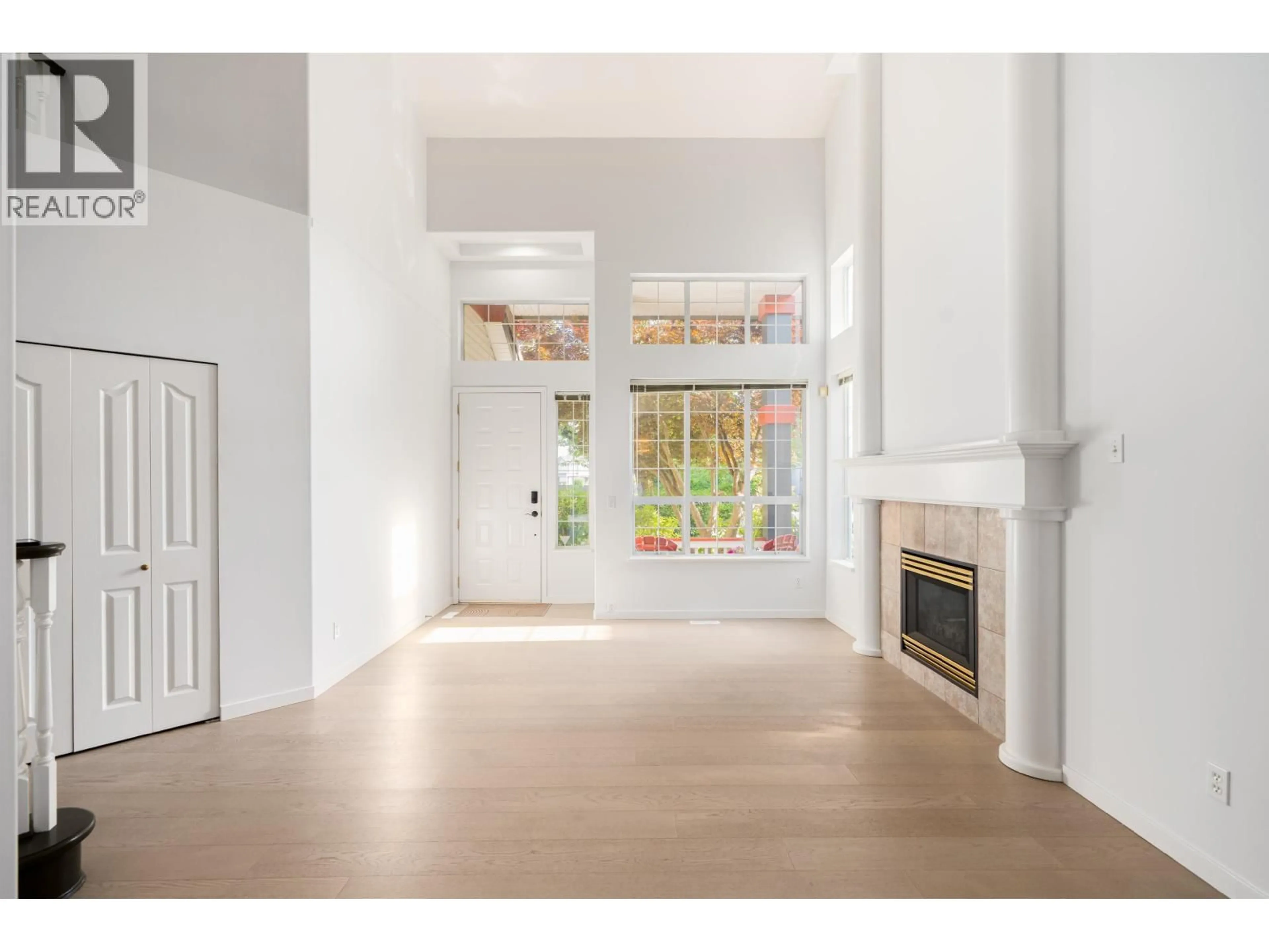 Indoor foyer for 1371 PO AVENUE, Port Coquitlam British Columbia V3B7Y2