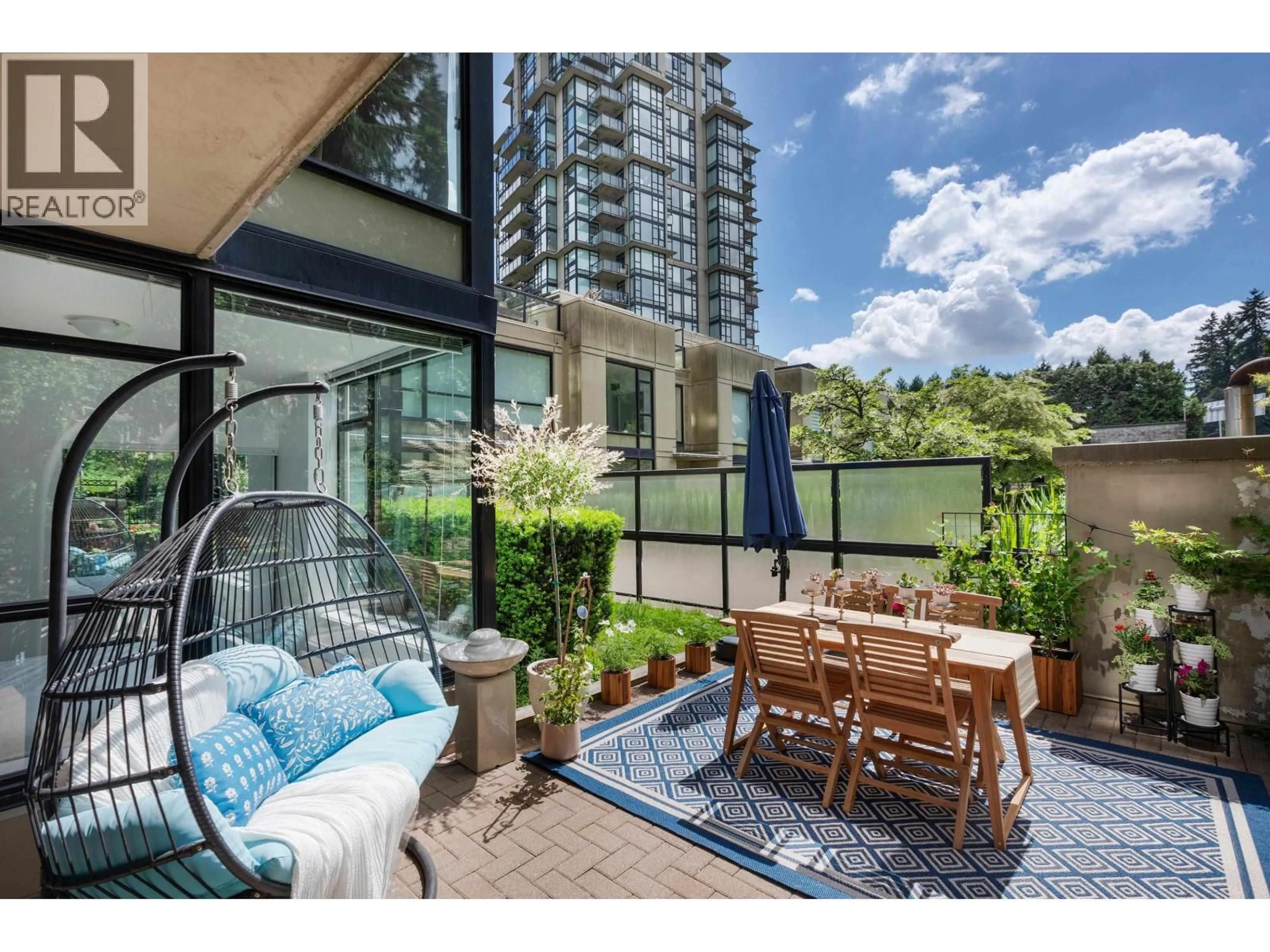 Patio, water/lake/river/ocean view for 201 - 15 ROYAL AVENUE, New Westminster British Columbia V3L0A9