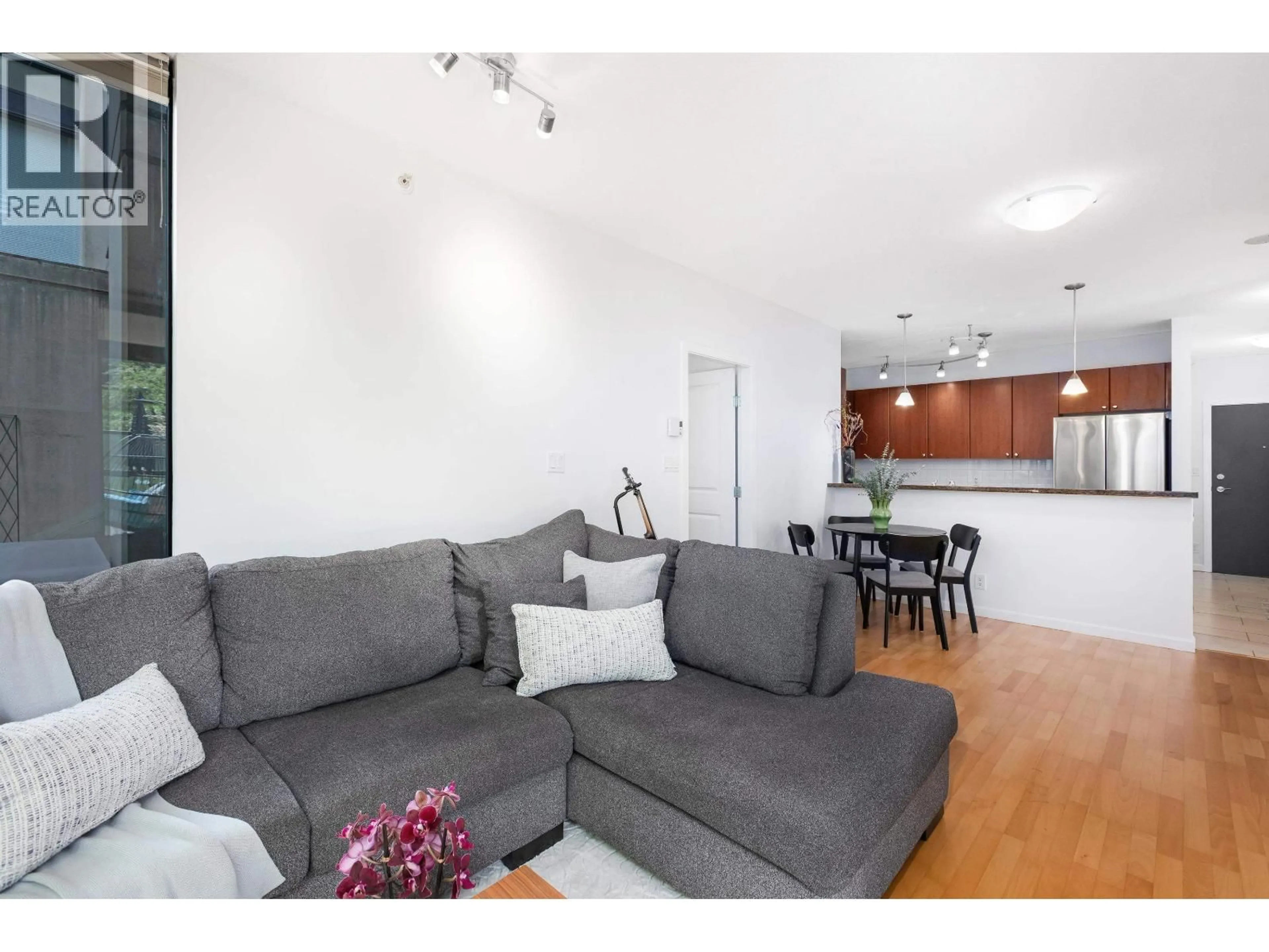 Living room with furniture, unknown for 201 - 15 ROYAL AVENUE, New Westminster British Columbia V3L0A9