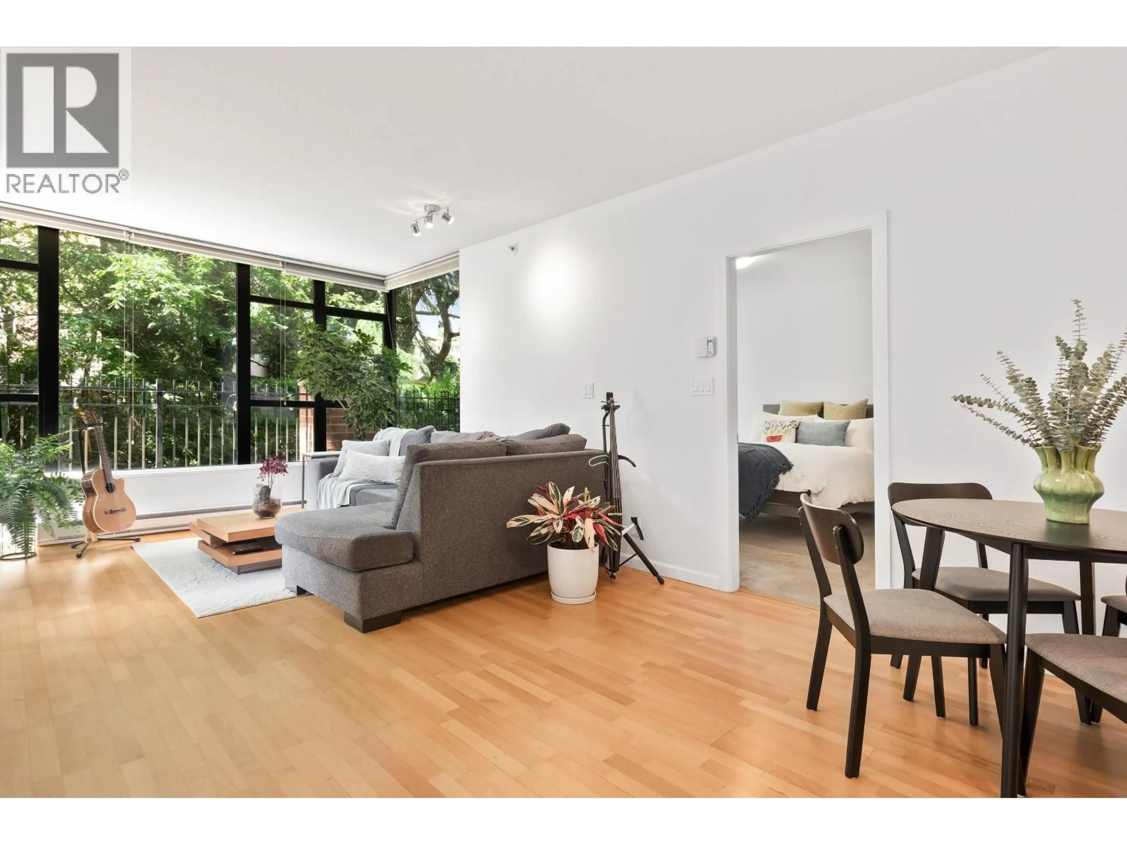 Living room with furniture, wood/laminate floor for 201 - 15 ROYAL AVENUE, New Westminster British Columbia V3L0A9