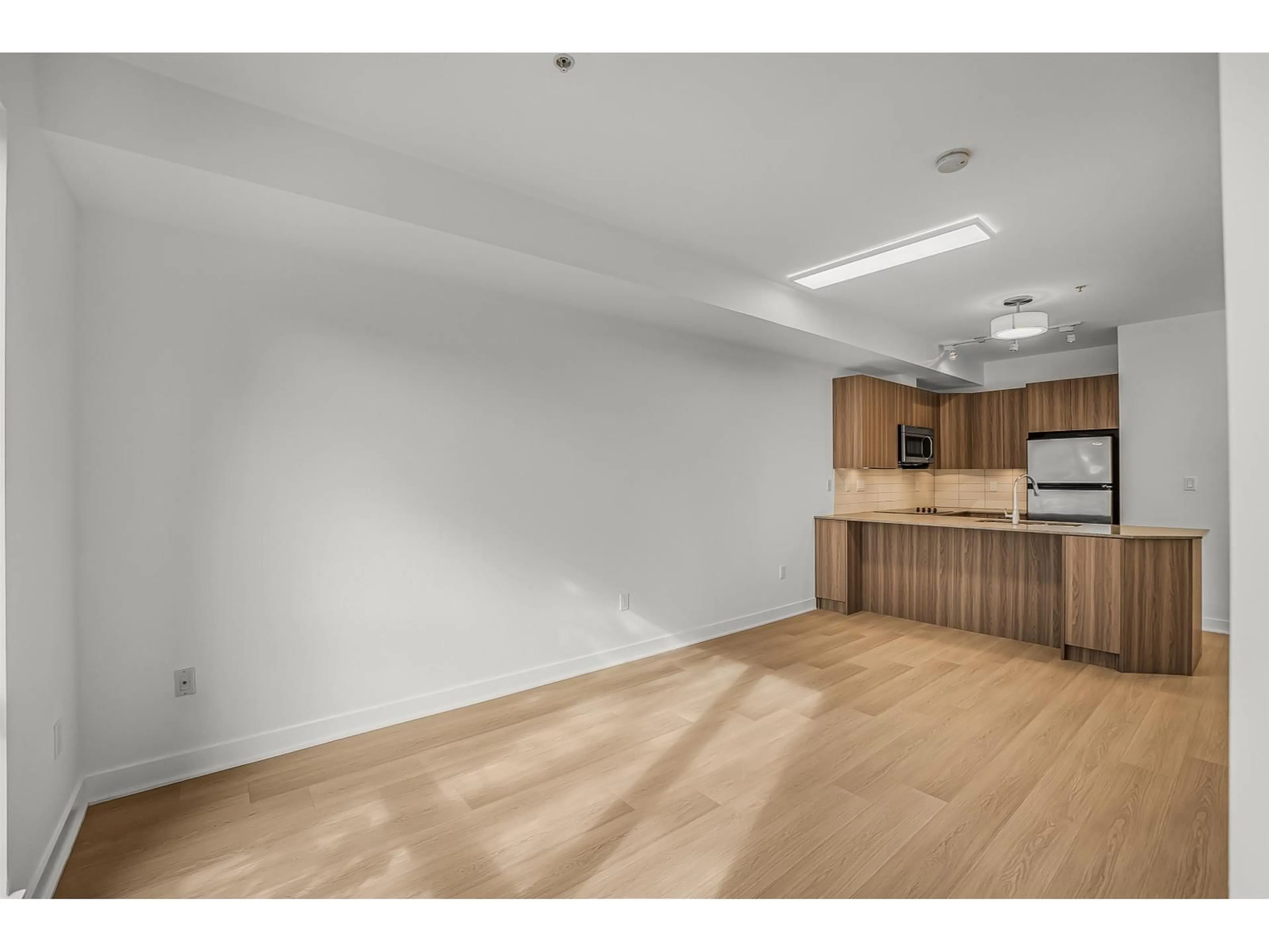 Unknown for 103 - 13321 102A AVENUE, Surrey British Columbia V3T1P6