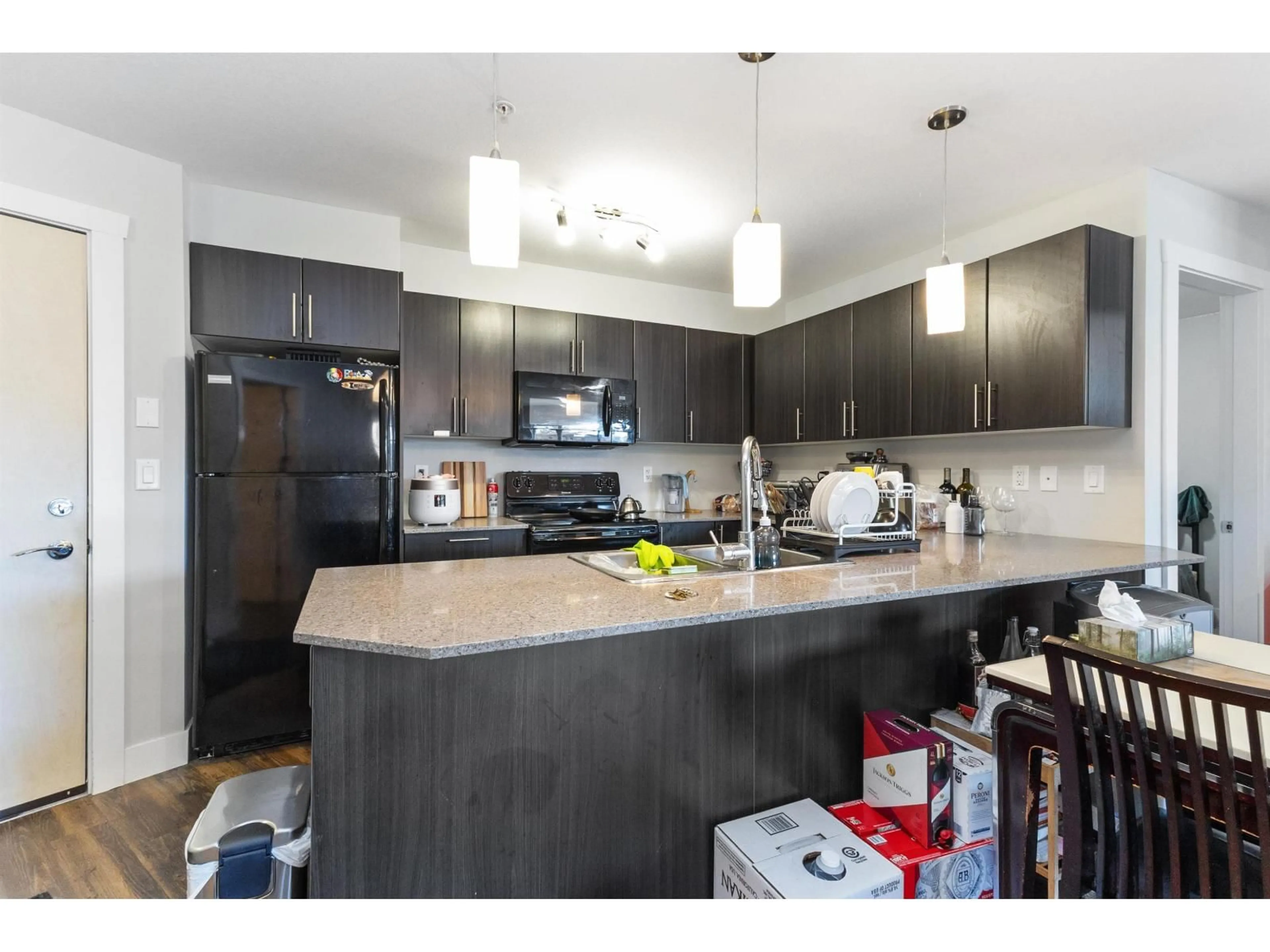 Open concept kitchen, unknown for 112 - 2565 CAMPBELL AVENUE, Abbotsford British Columbia V2S0E3