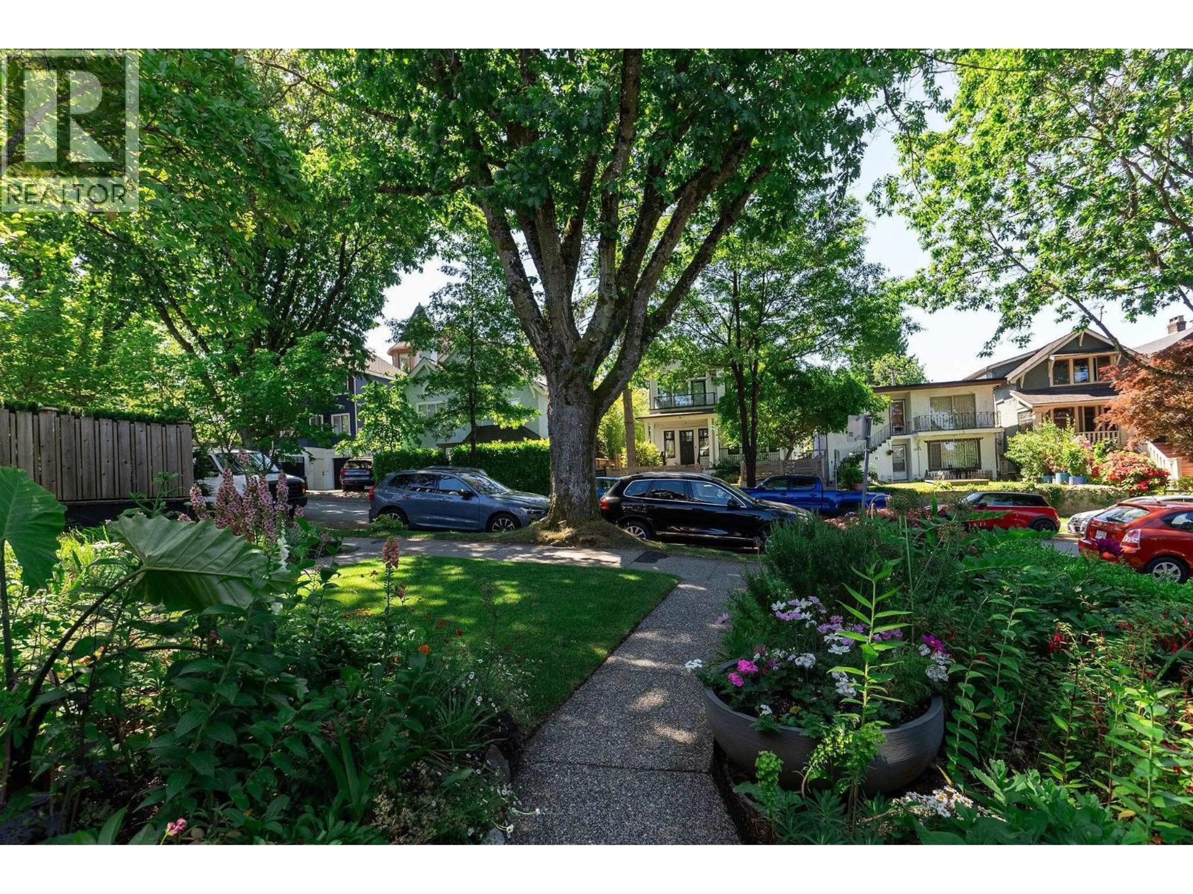Patio, street for 1865 7TH AVENUE, Vancouver British Columbia V5N1S1