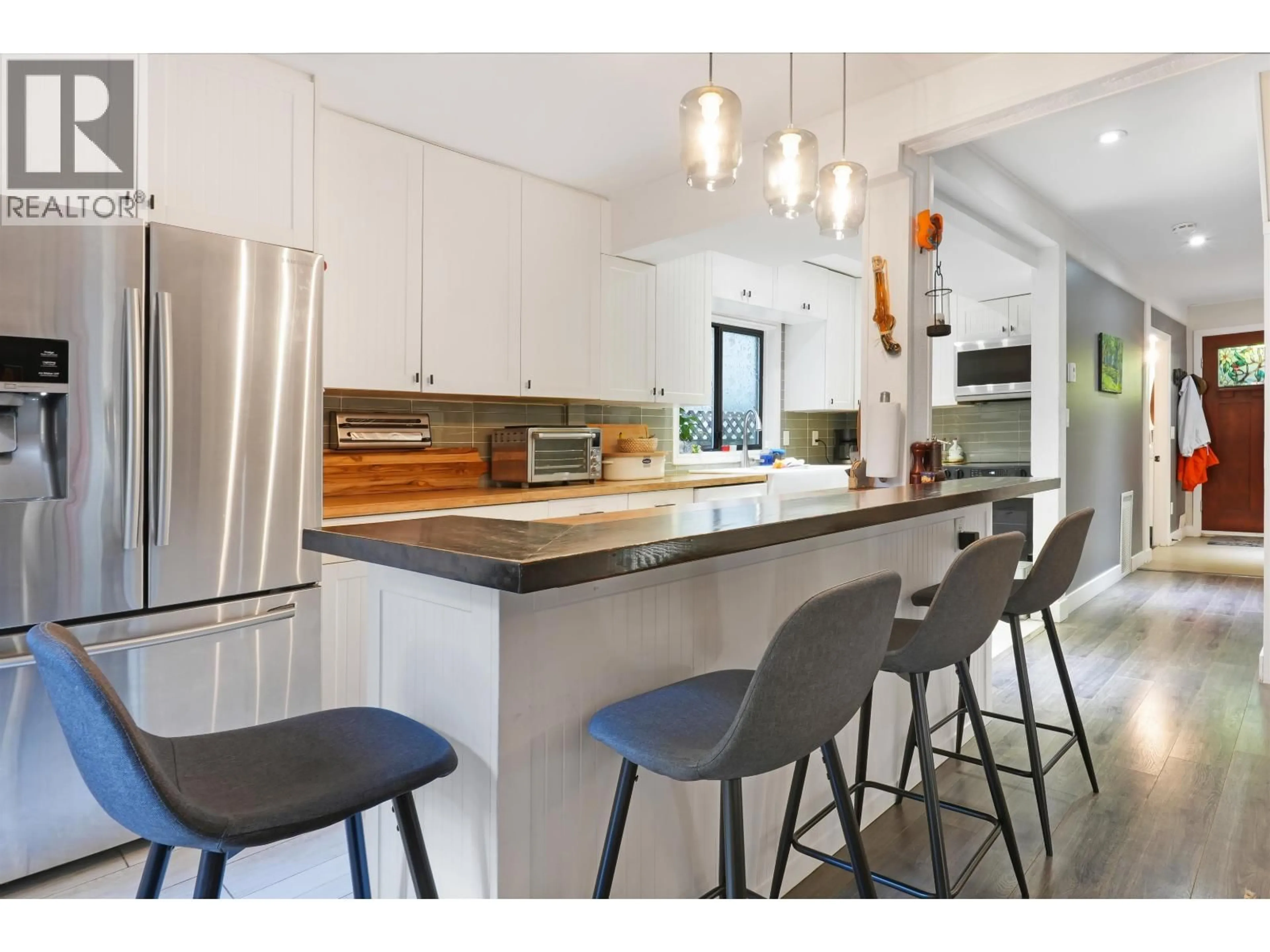 Contemporary kitchen, unknown for 4990 CAPILANO ROAD, North Vancouver British Columbia V7R4K6